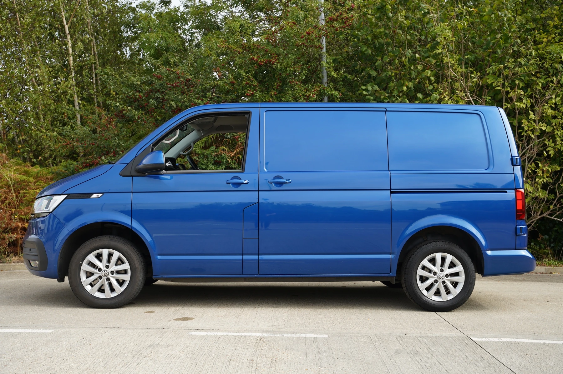 Volkswagen-Transporter-image-14