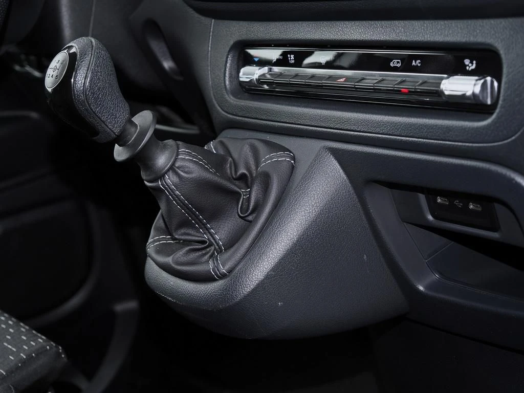 Mercedes-Benz-Vito 116-image-11