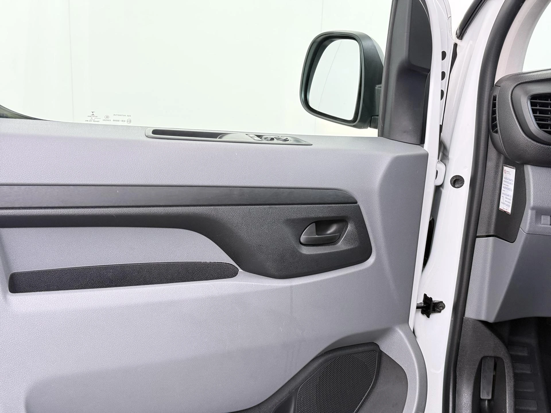 Peugeot-Expert-image-12