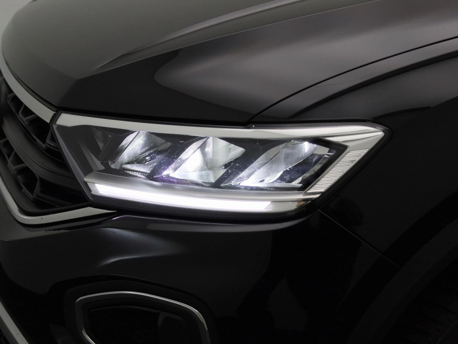 Volkswagen-T-Roc-image-11