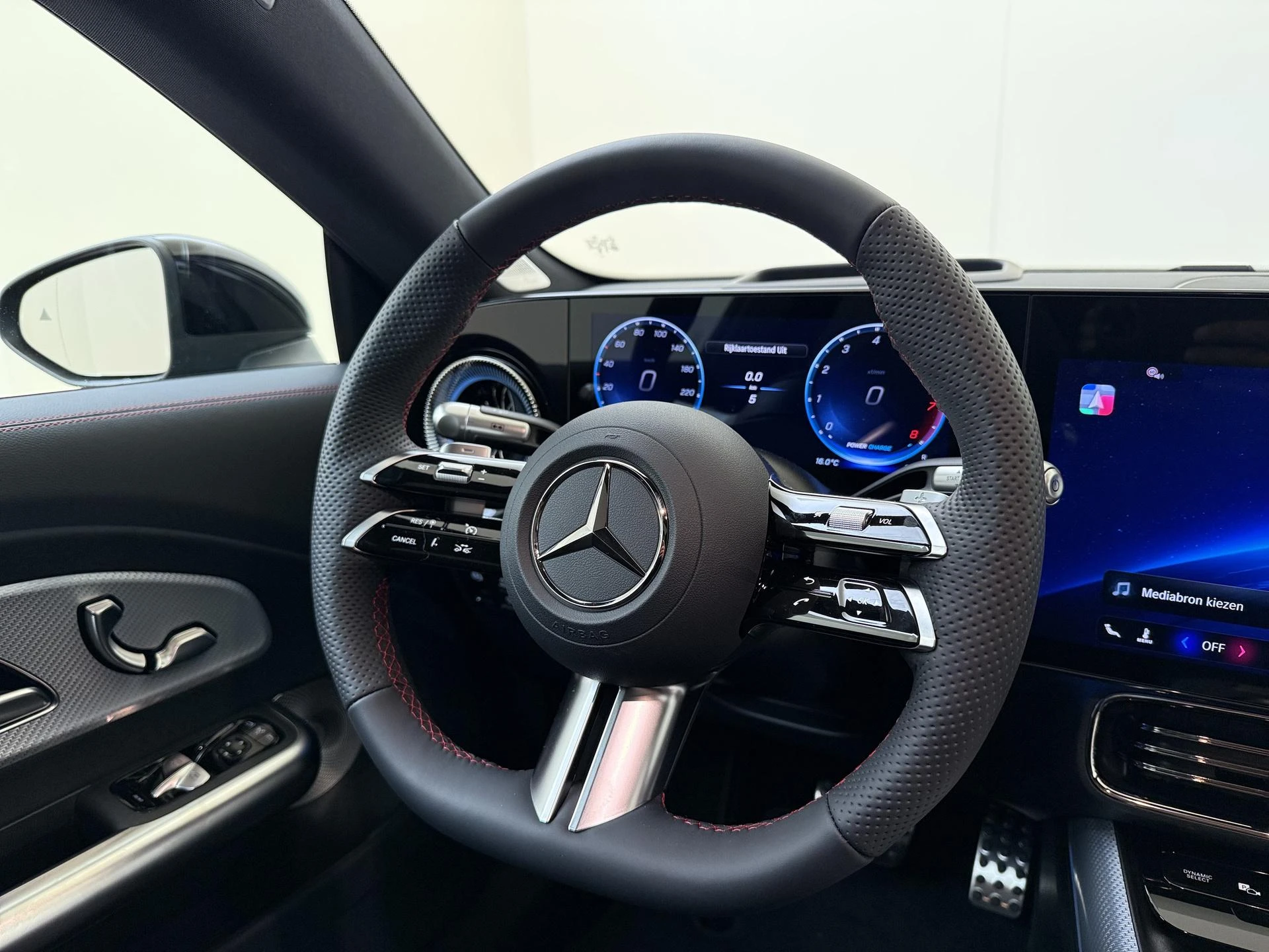 Mercedes-Benz-CLA-image-9