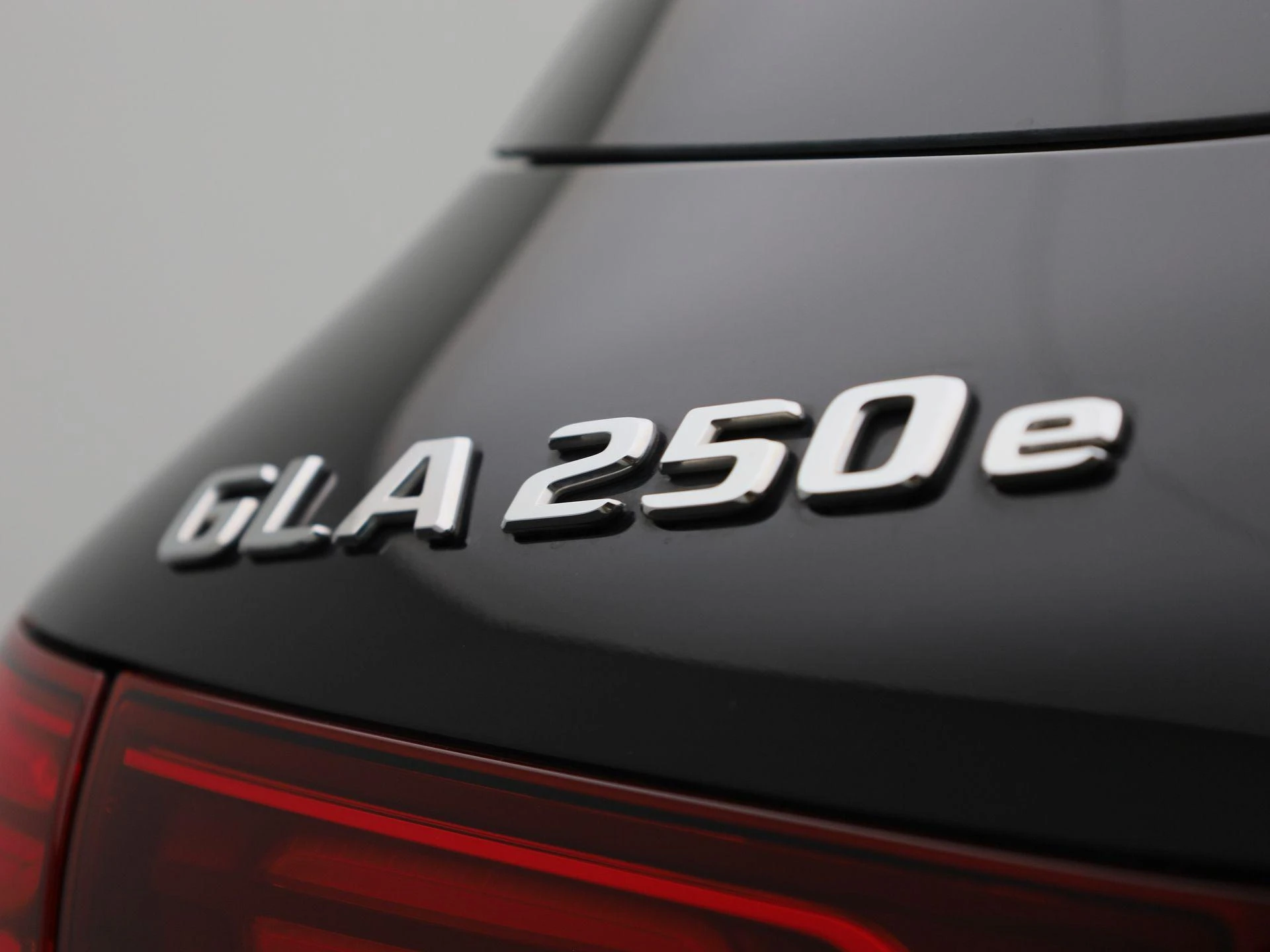 Mercedes-Benz-GLA-image-40