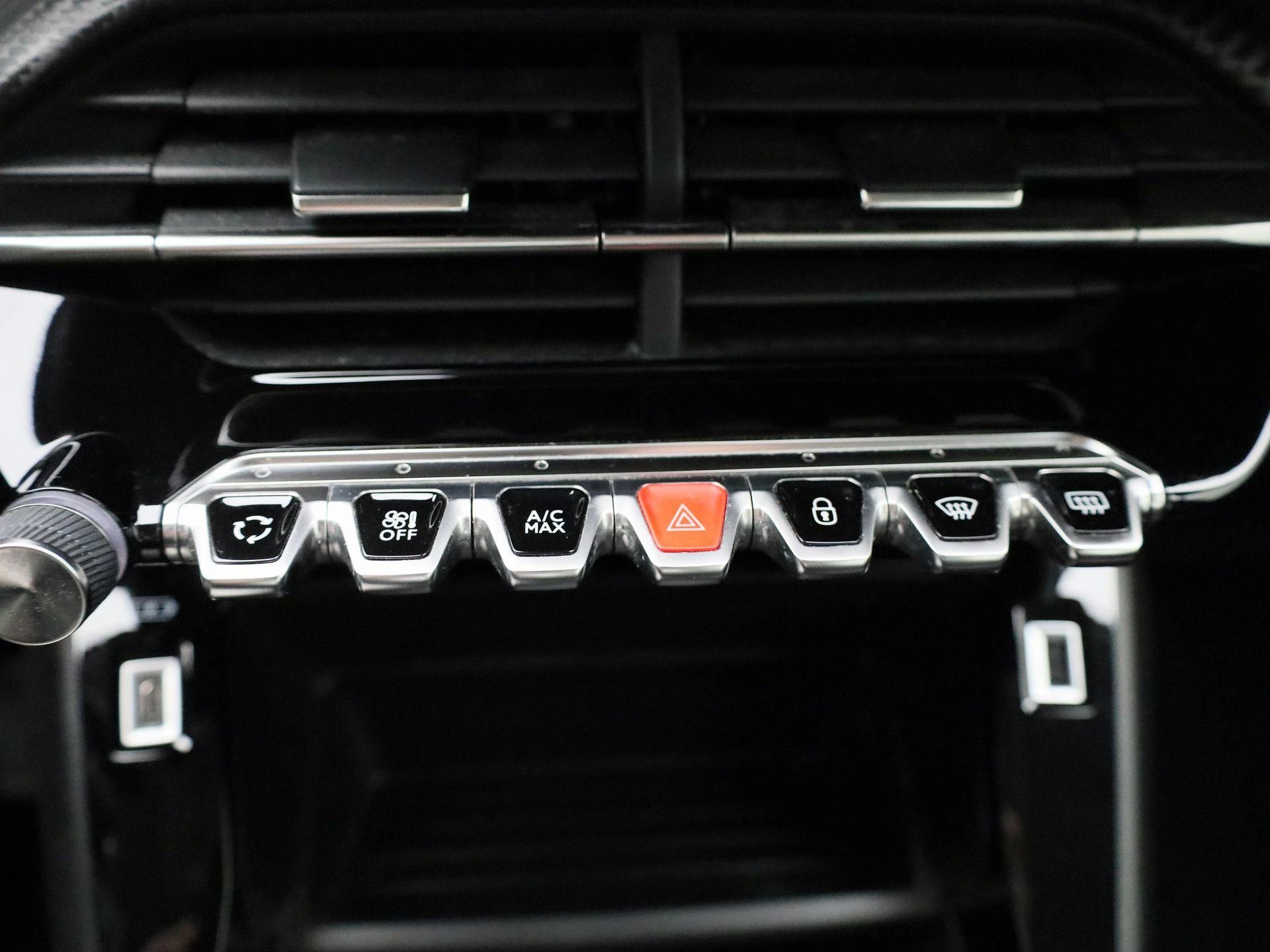 Peugeot-208-image-18