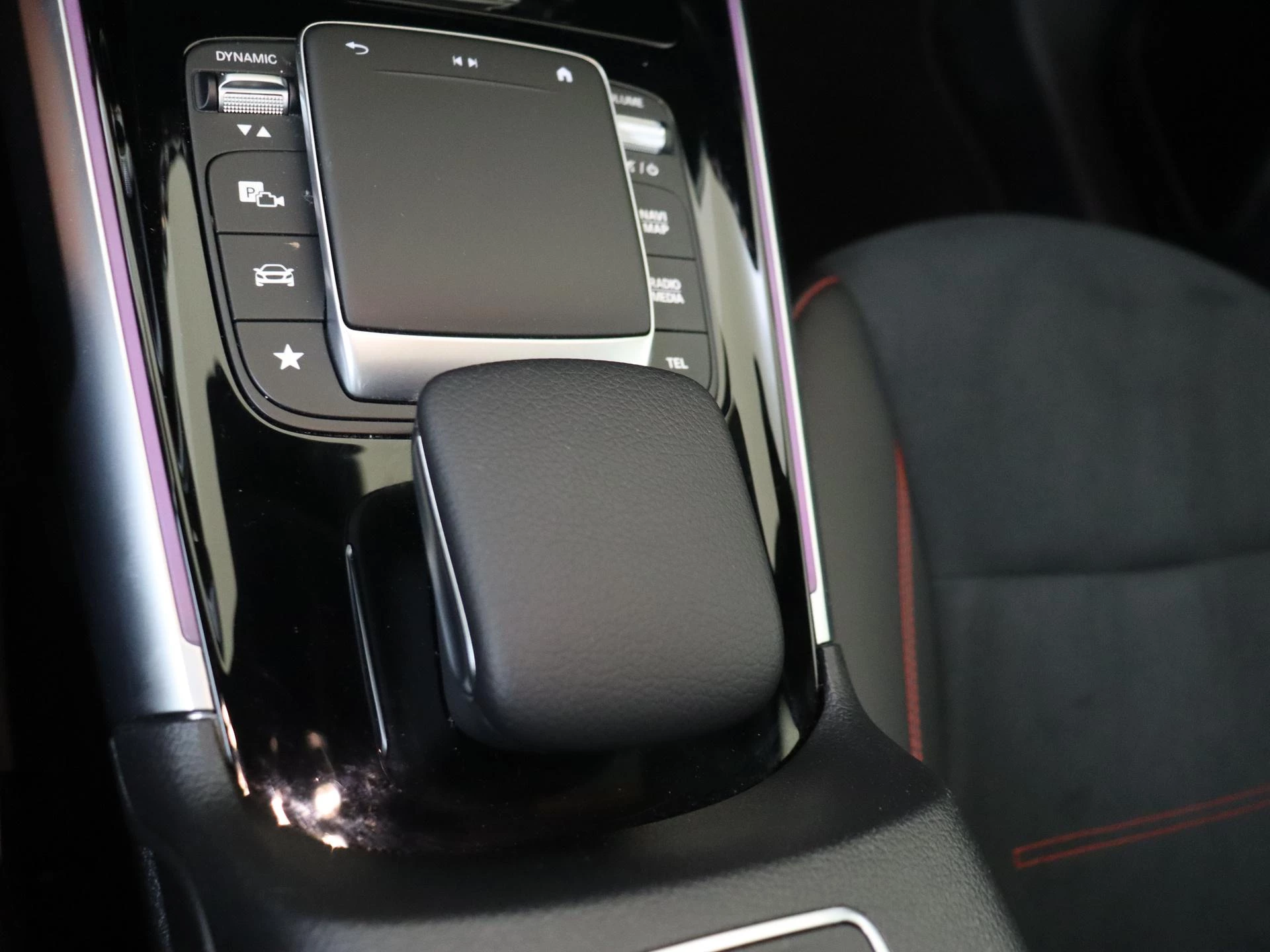 Mercedes-Benz-EQB-image-20