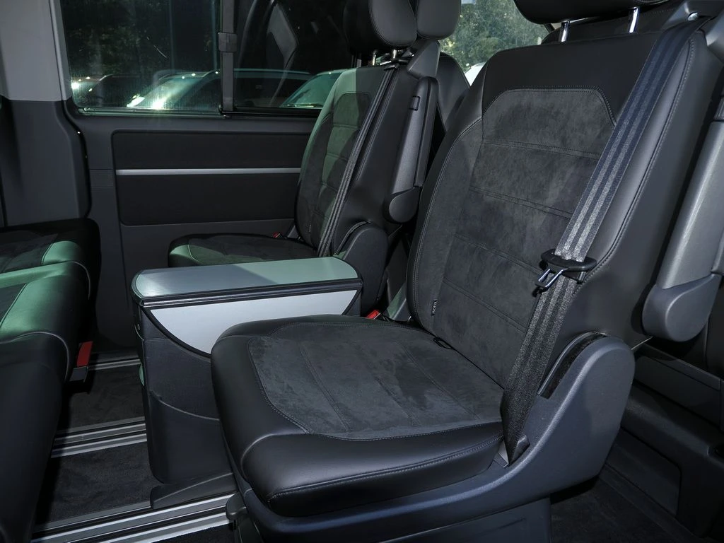 Volkswagen-Transporter-image-11