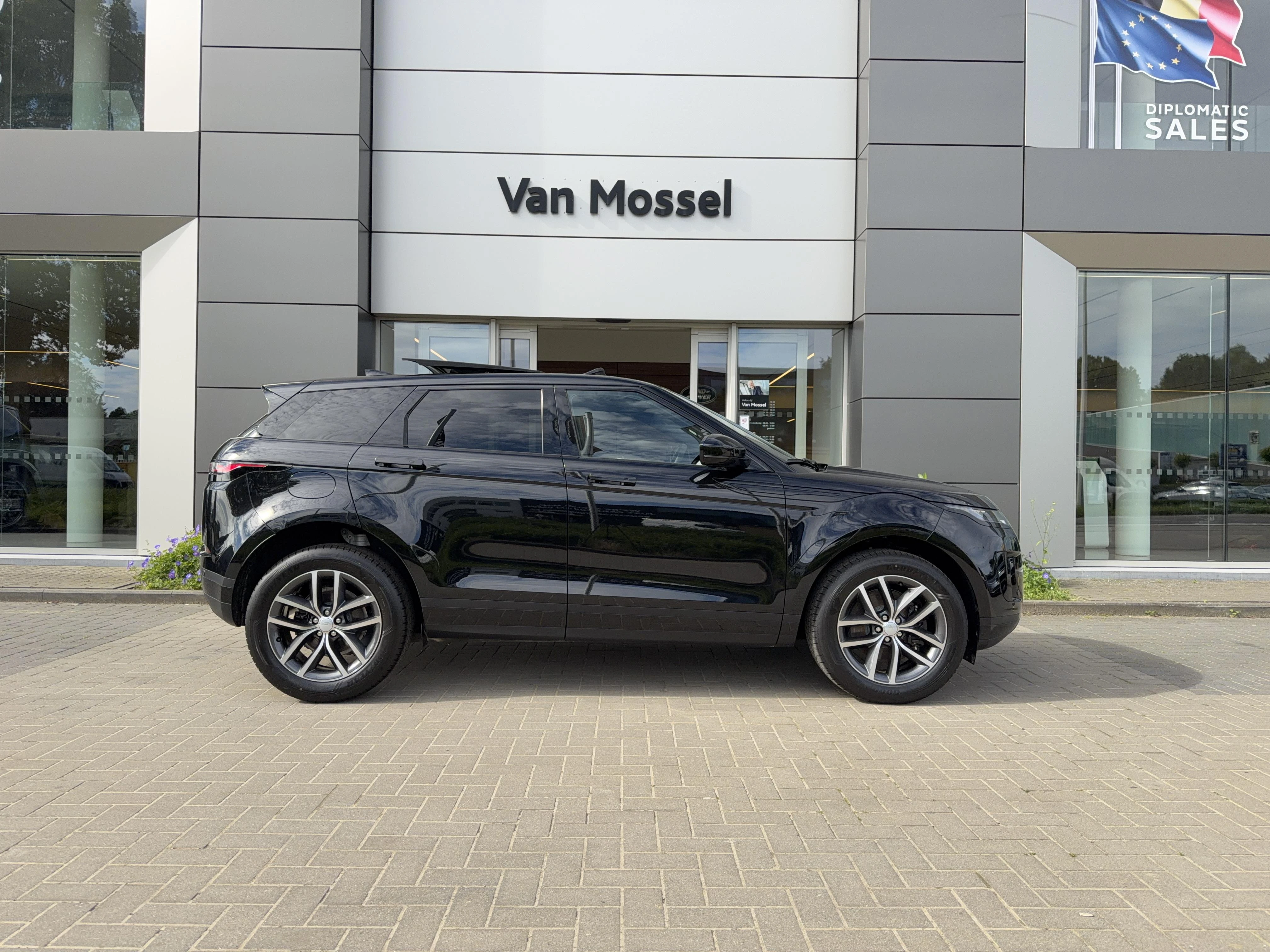 Land Rover-Range Rover Evoque-image-3