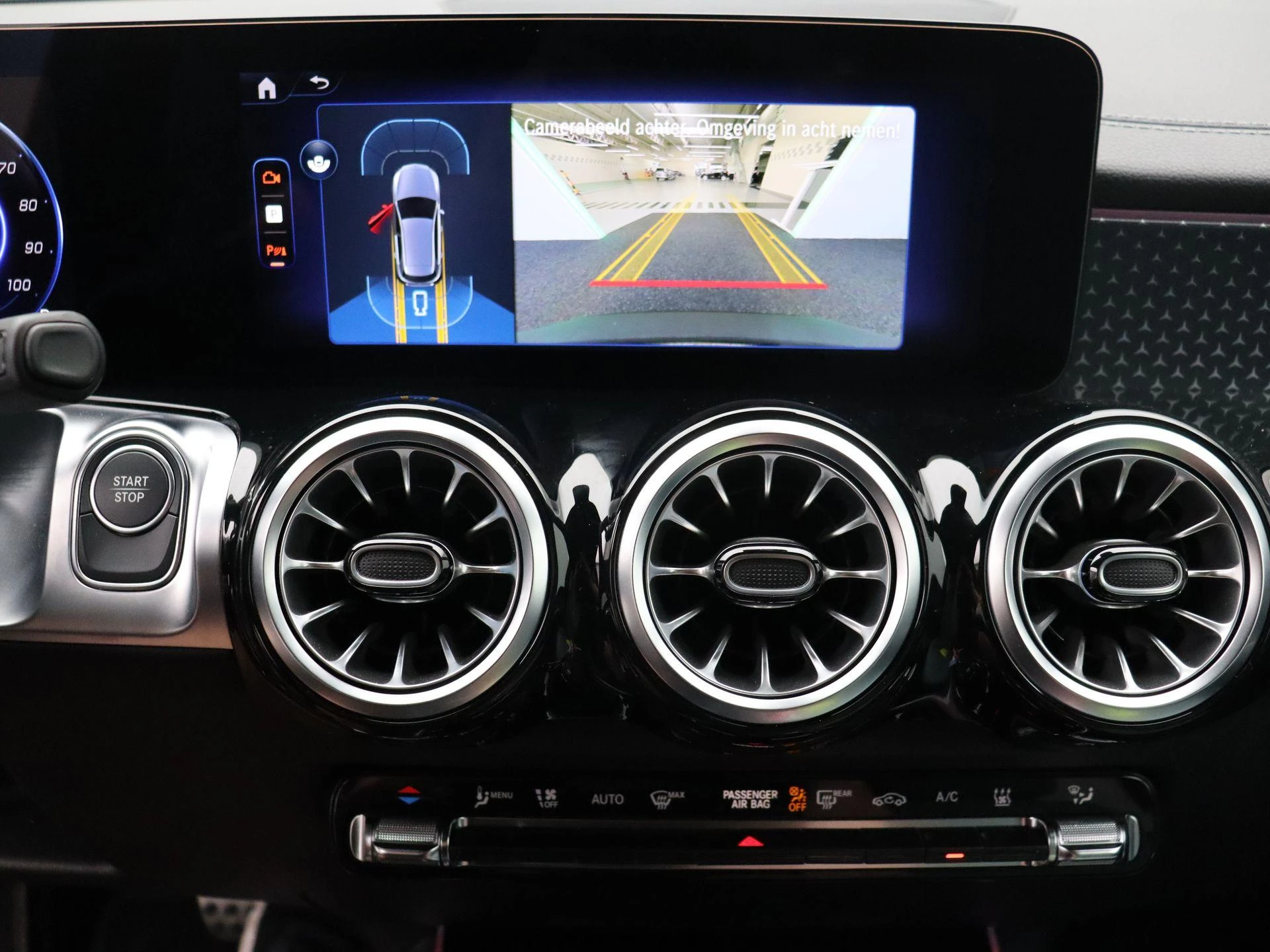 Mercedes-Benz-EQB-image-11