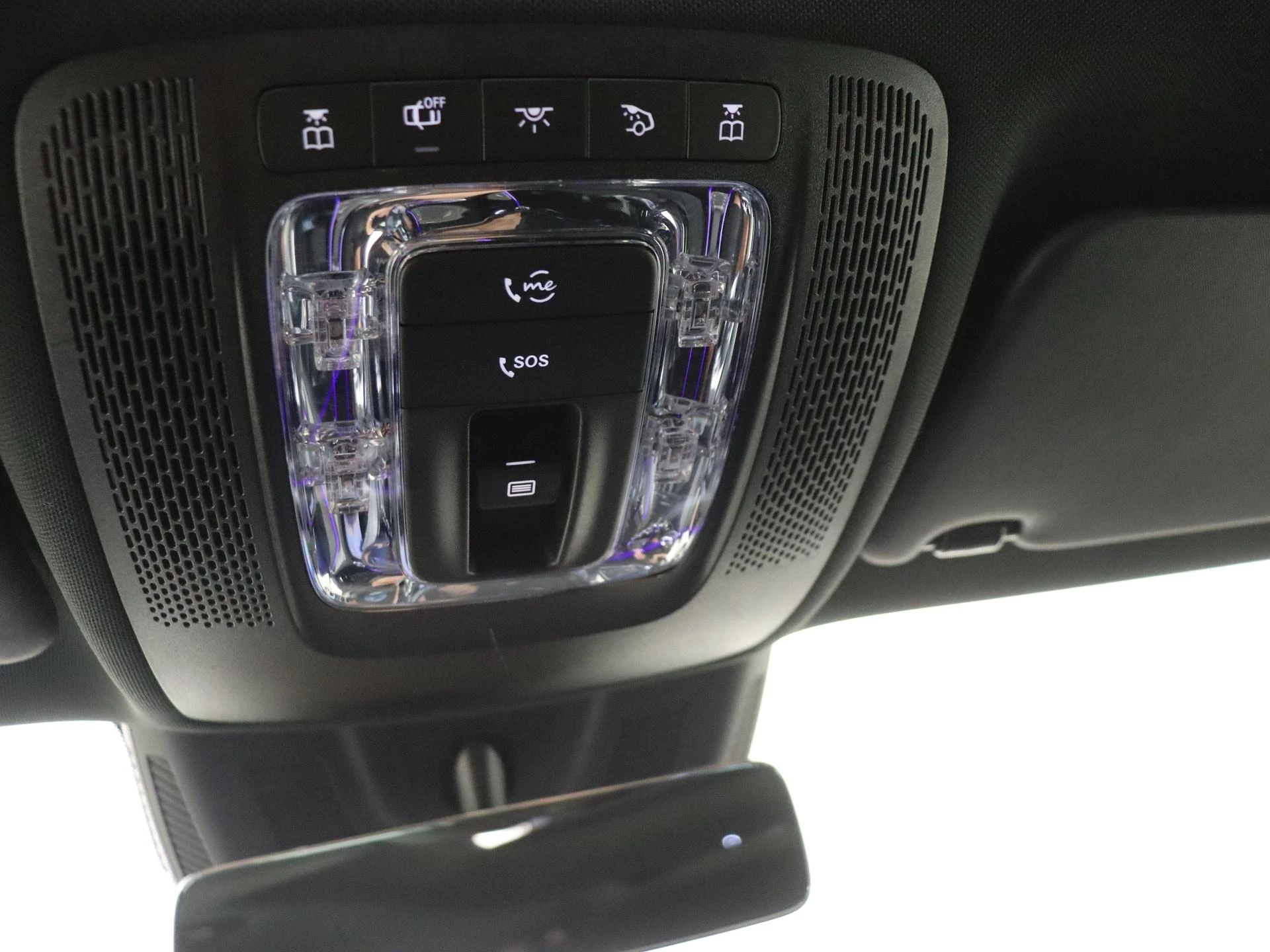 Mercedes-Benz-GLA-image-23