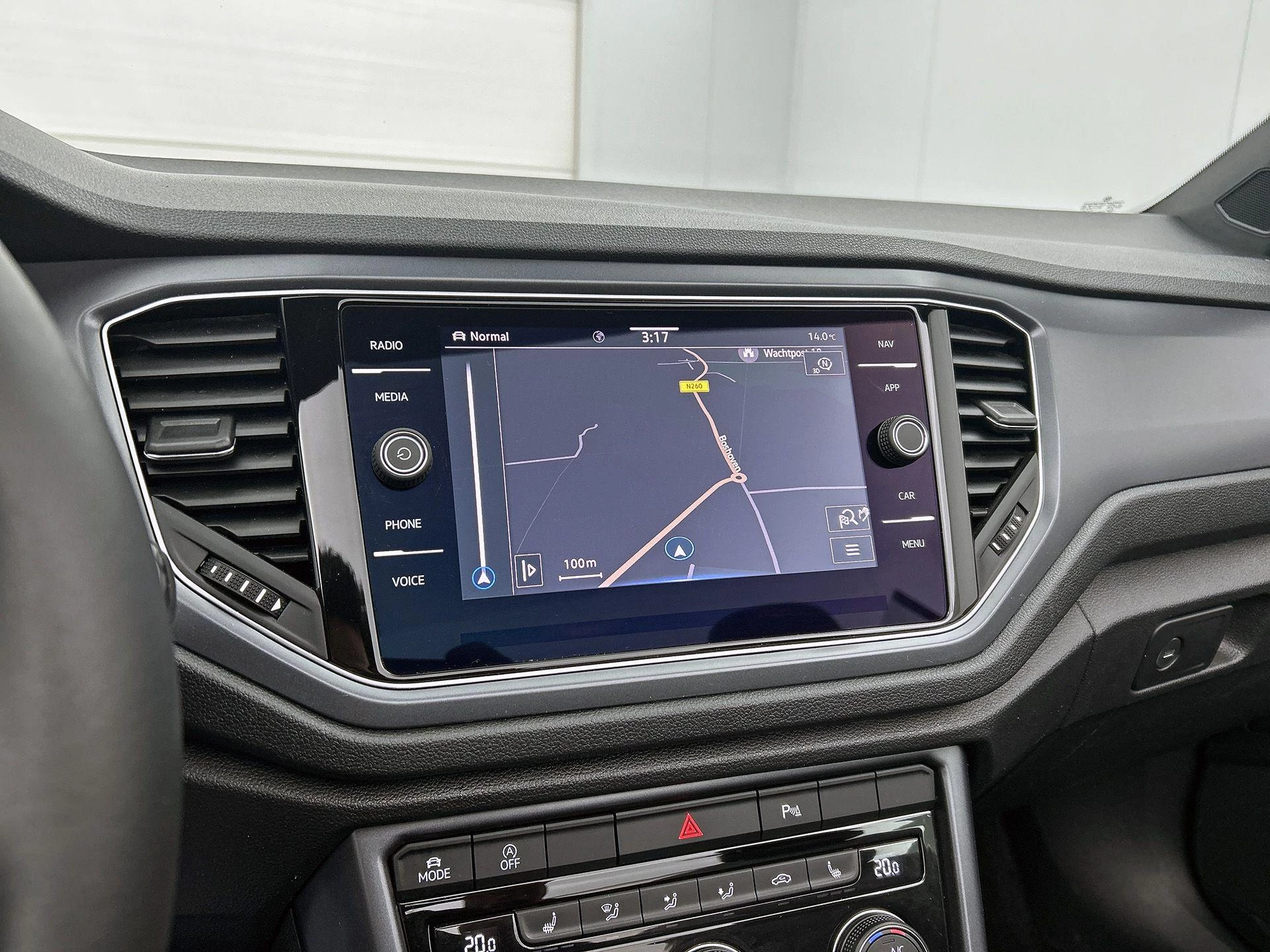 Volkswagen-T-Roc-image-26