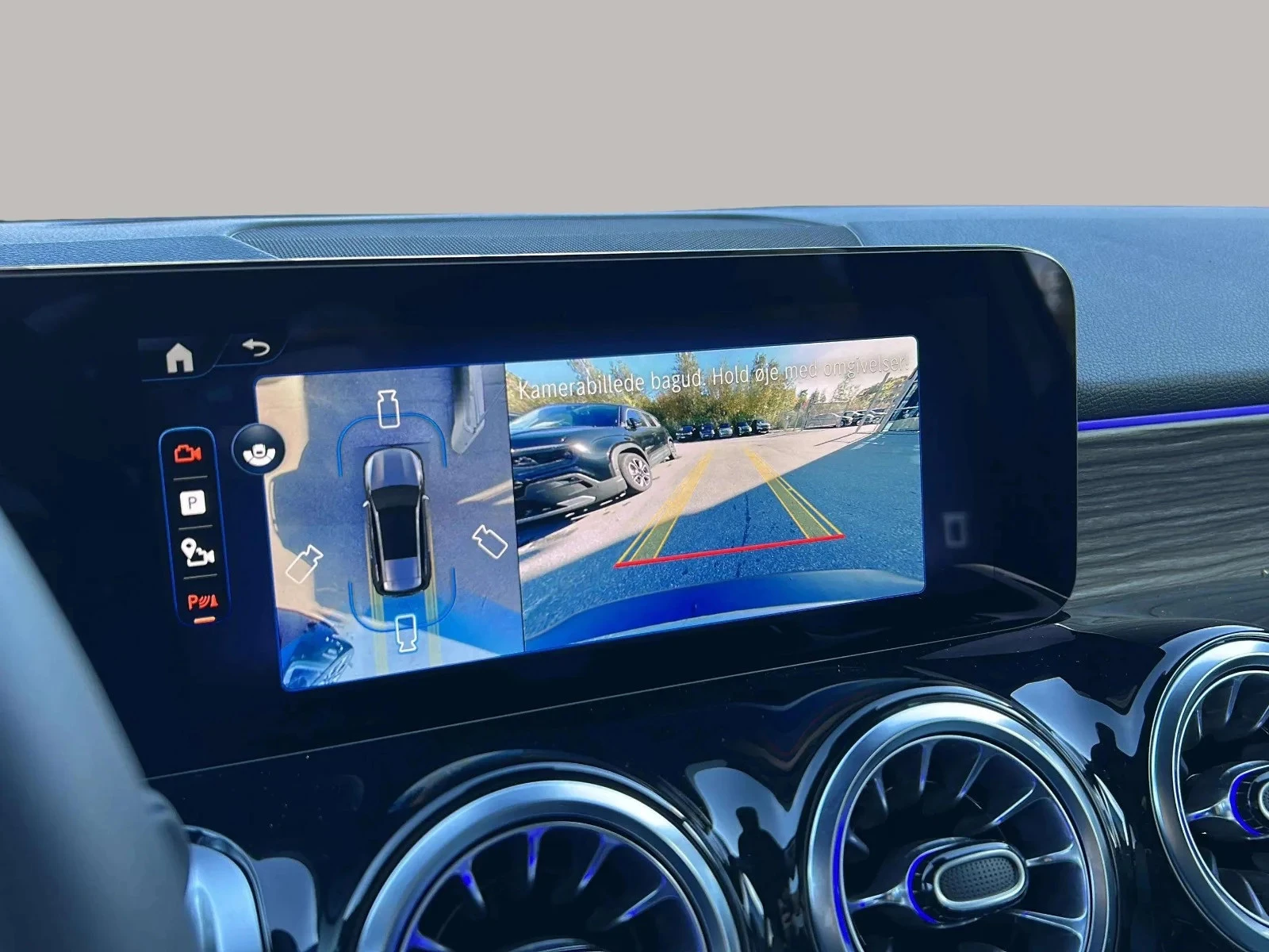 Mercedes-Benz-EQB-image-19