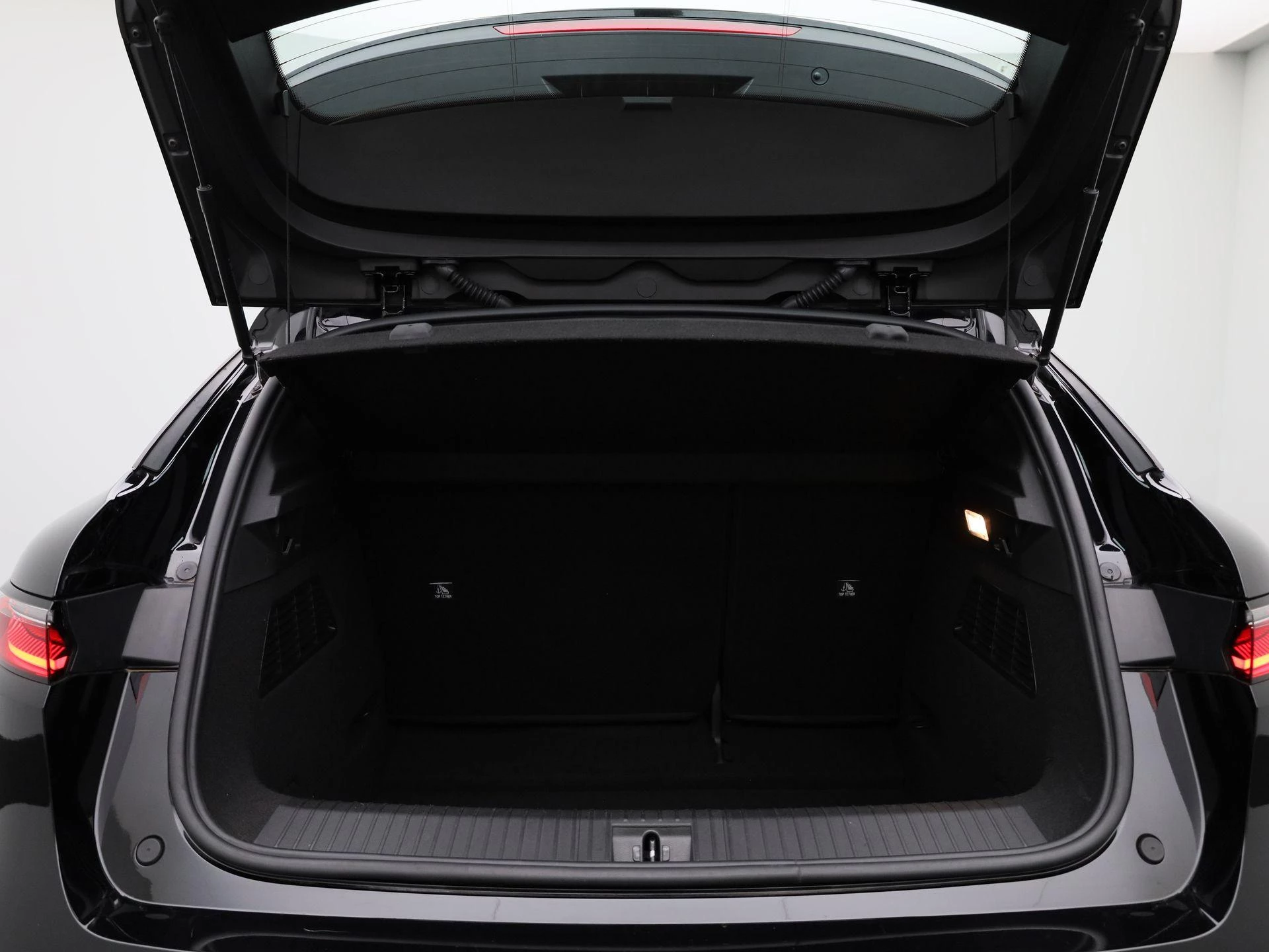 Renault-Megane E-Tech-image-12