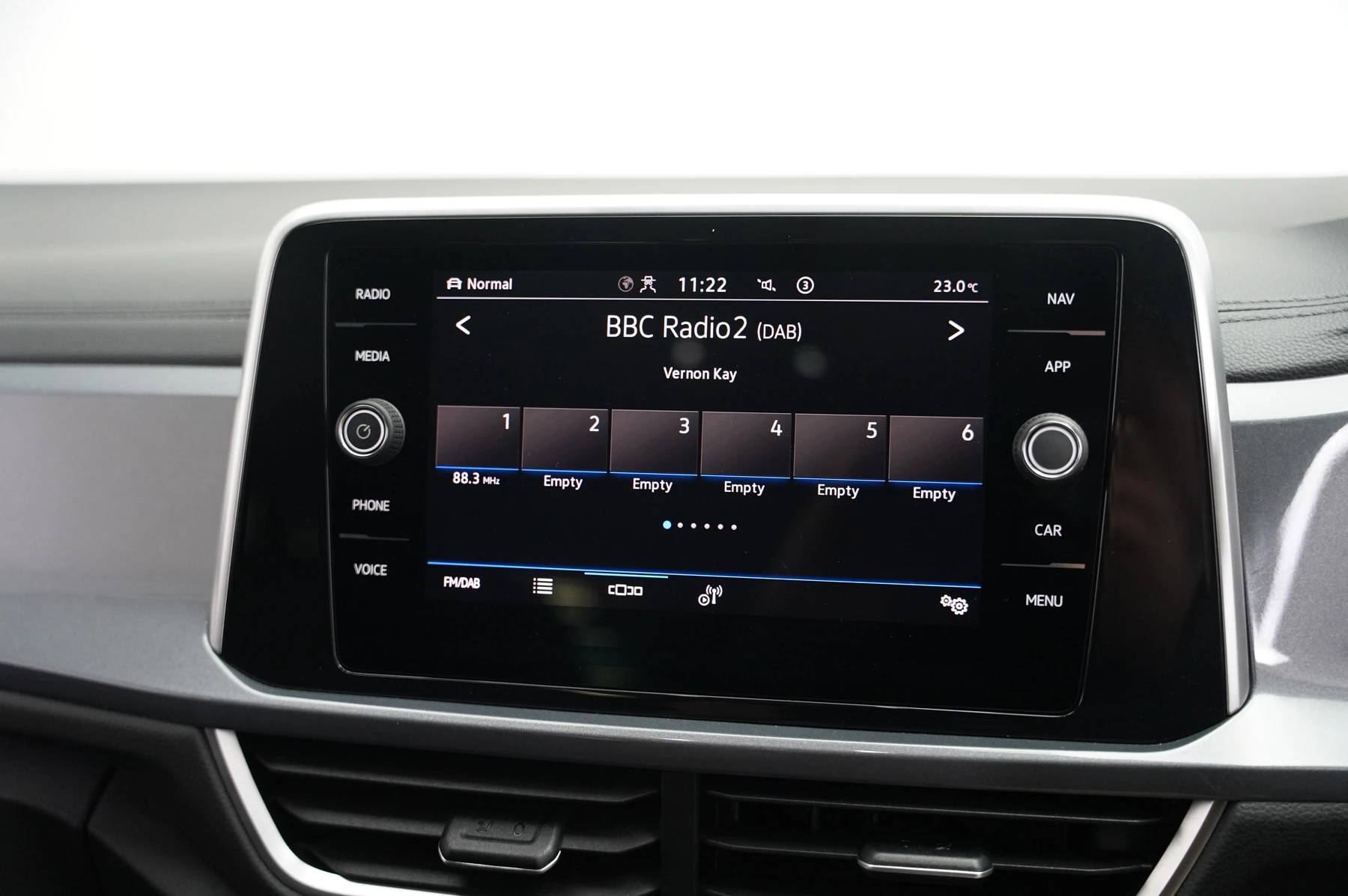 Volkswagen-T-Roc-image-20