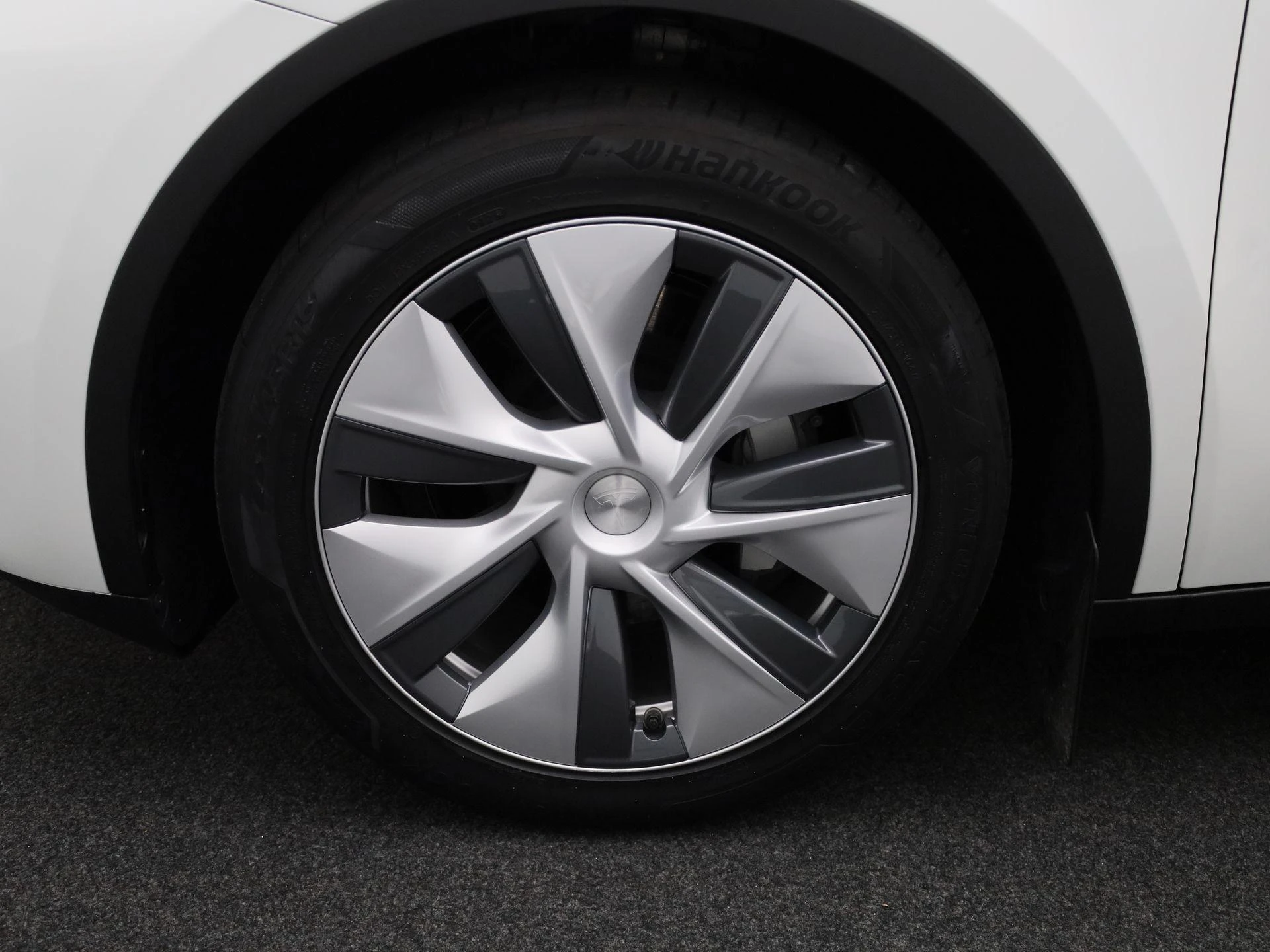 Tesla-Model Y-image-15