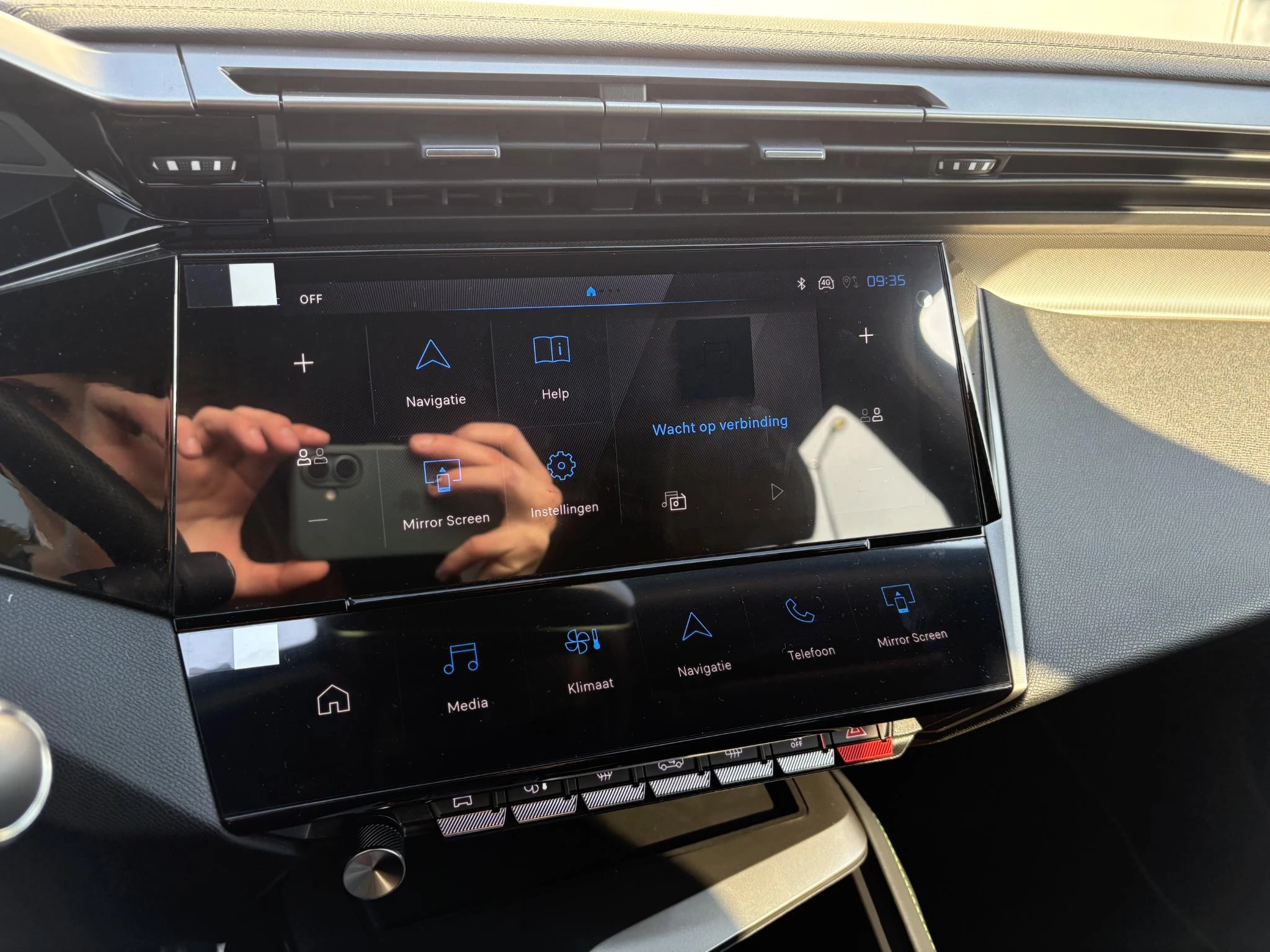 Peugeot-408-image-23