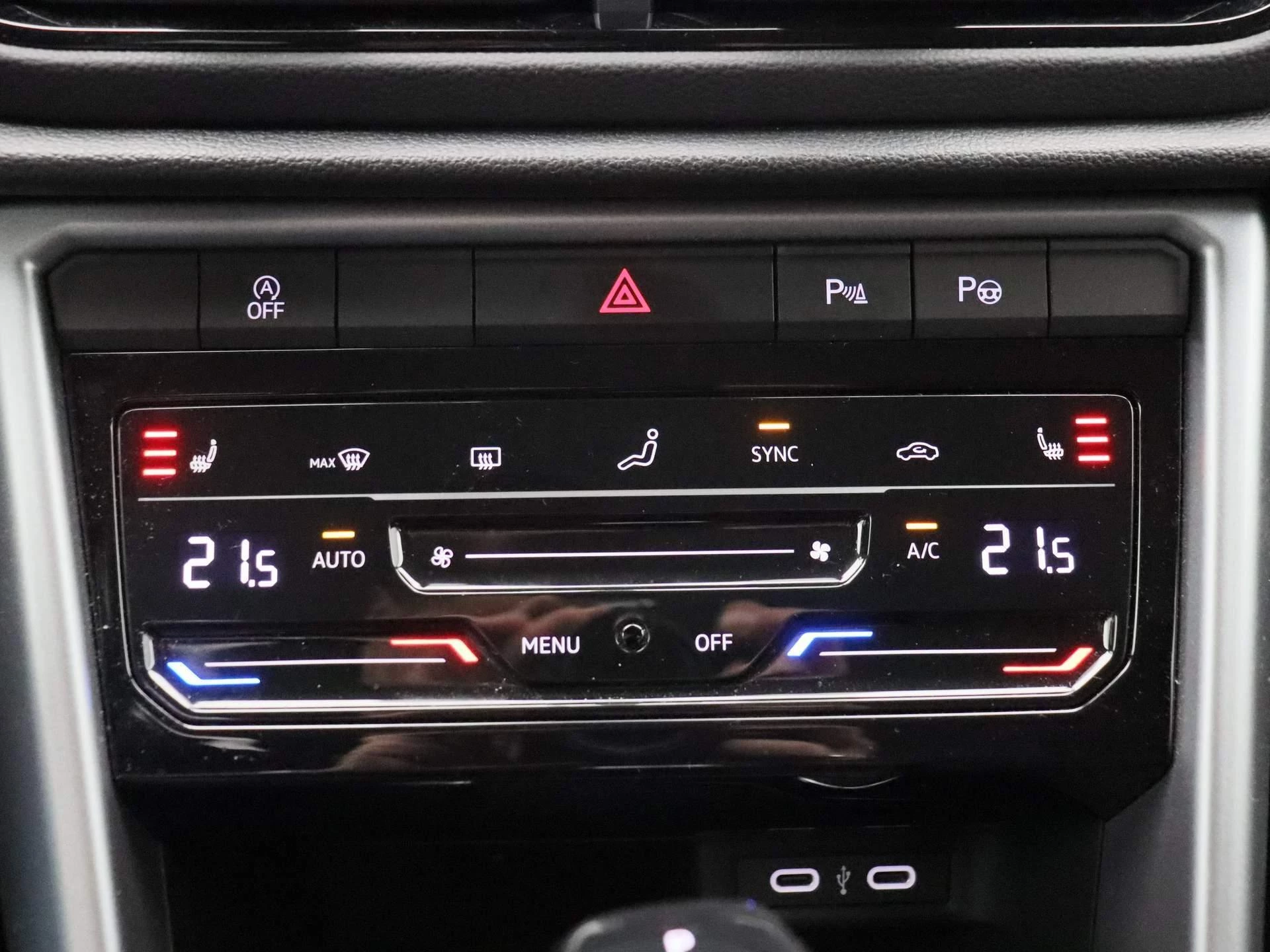 Volkswagen-T-Roc-image-16