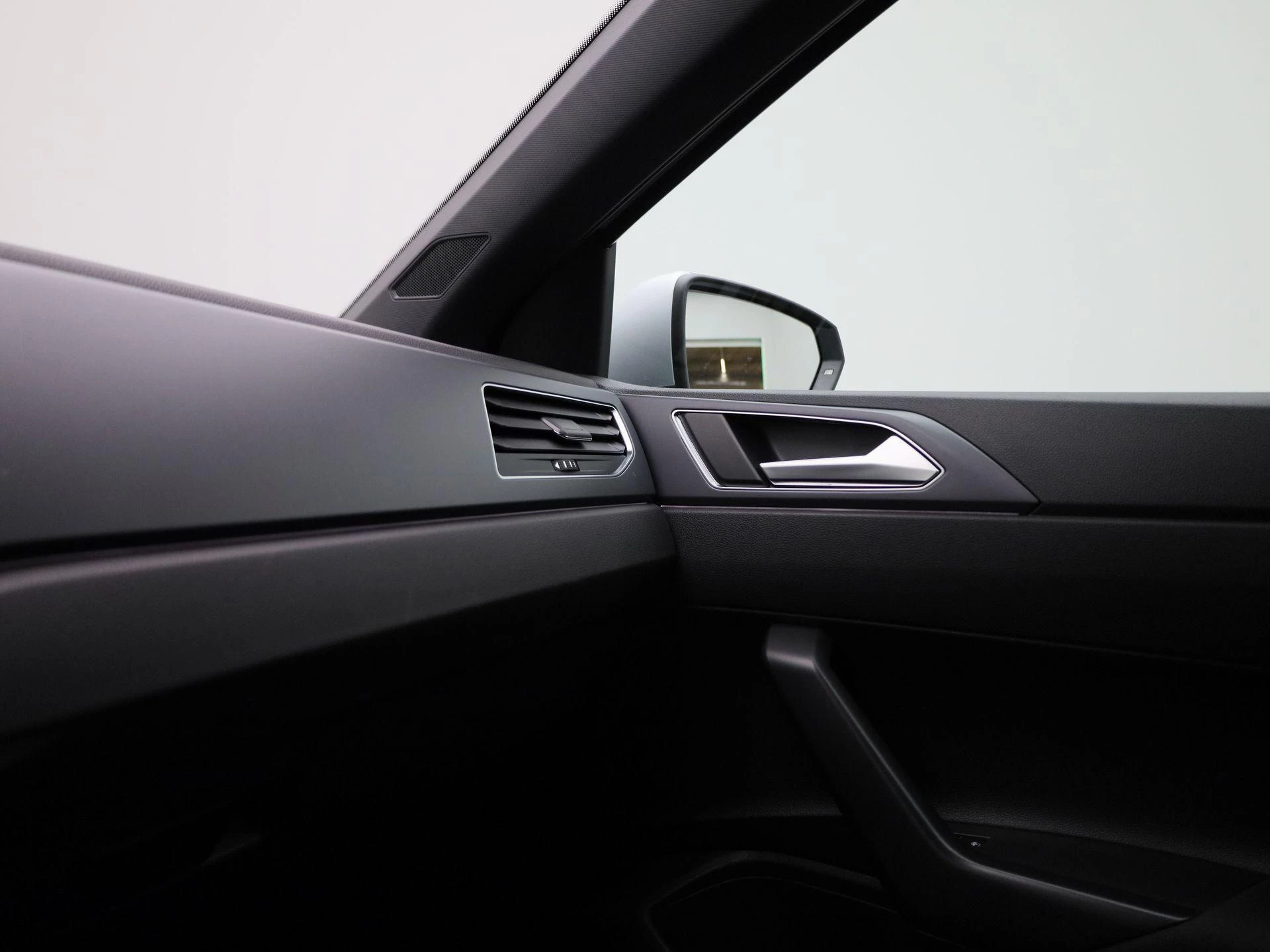 Volkswagen-Polo-image-24