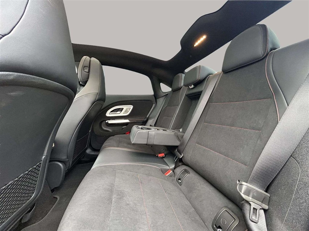 Mercedes-Benz-CLA-image-20