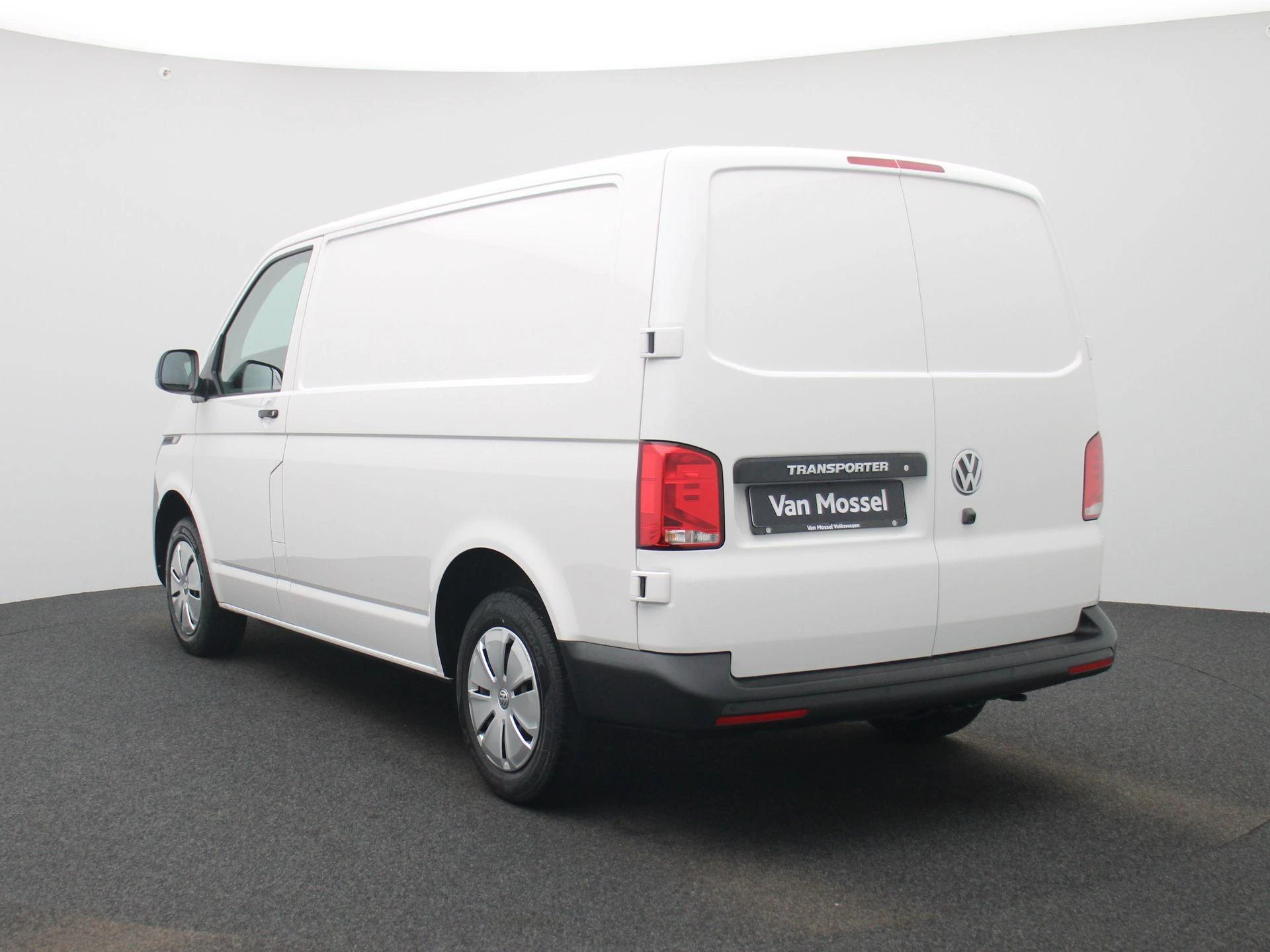 Volkswagen-Transporter-image-1