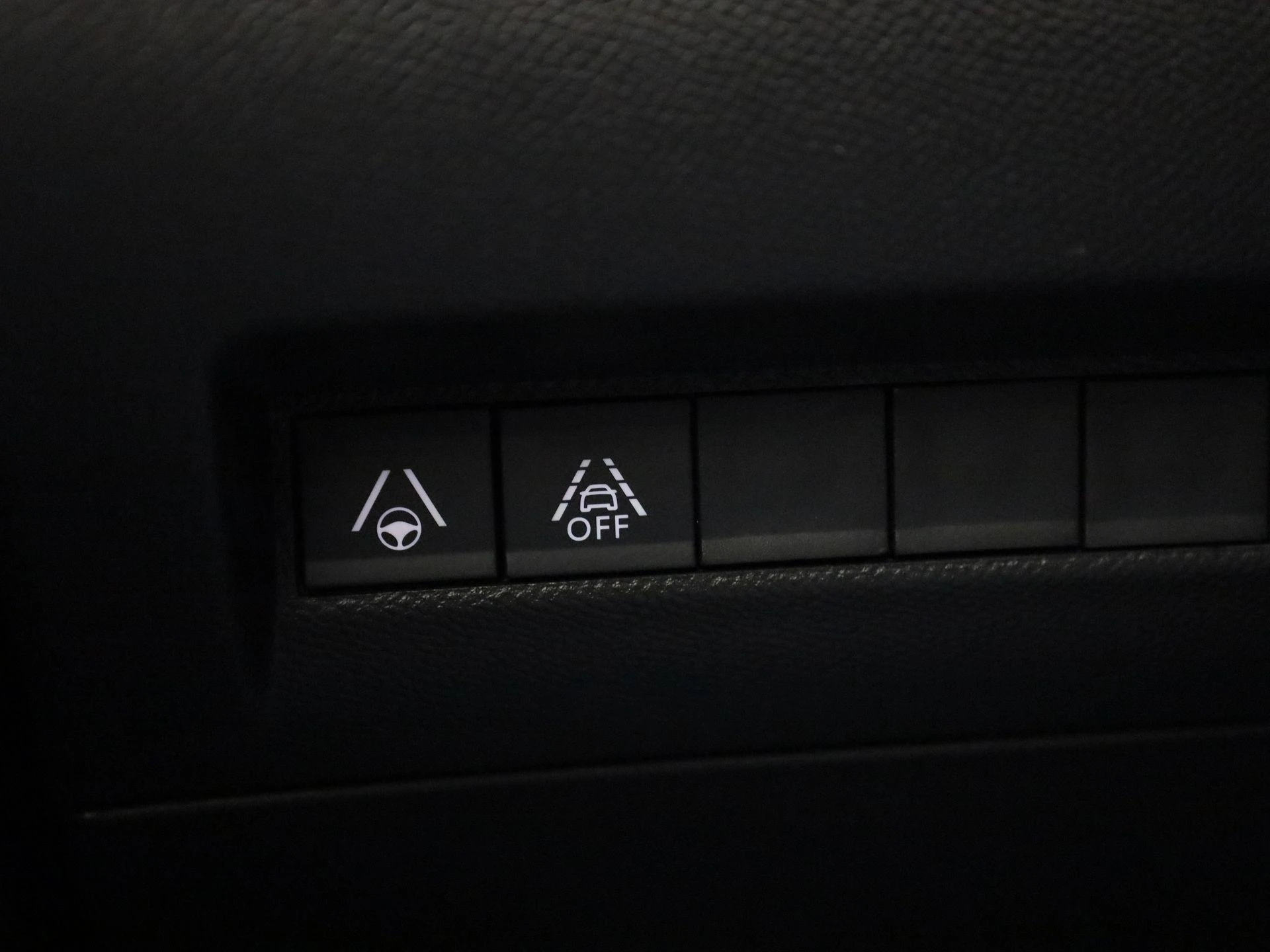 Peugeot-e-208-image-29