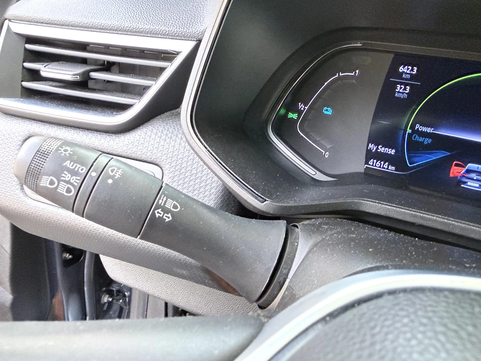 Renault-Clio-image-23