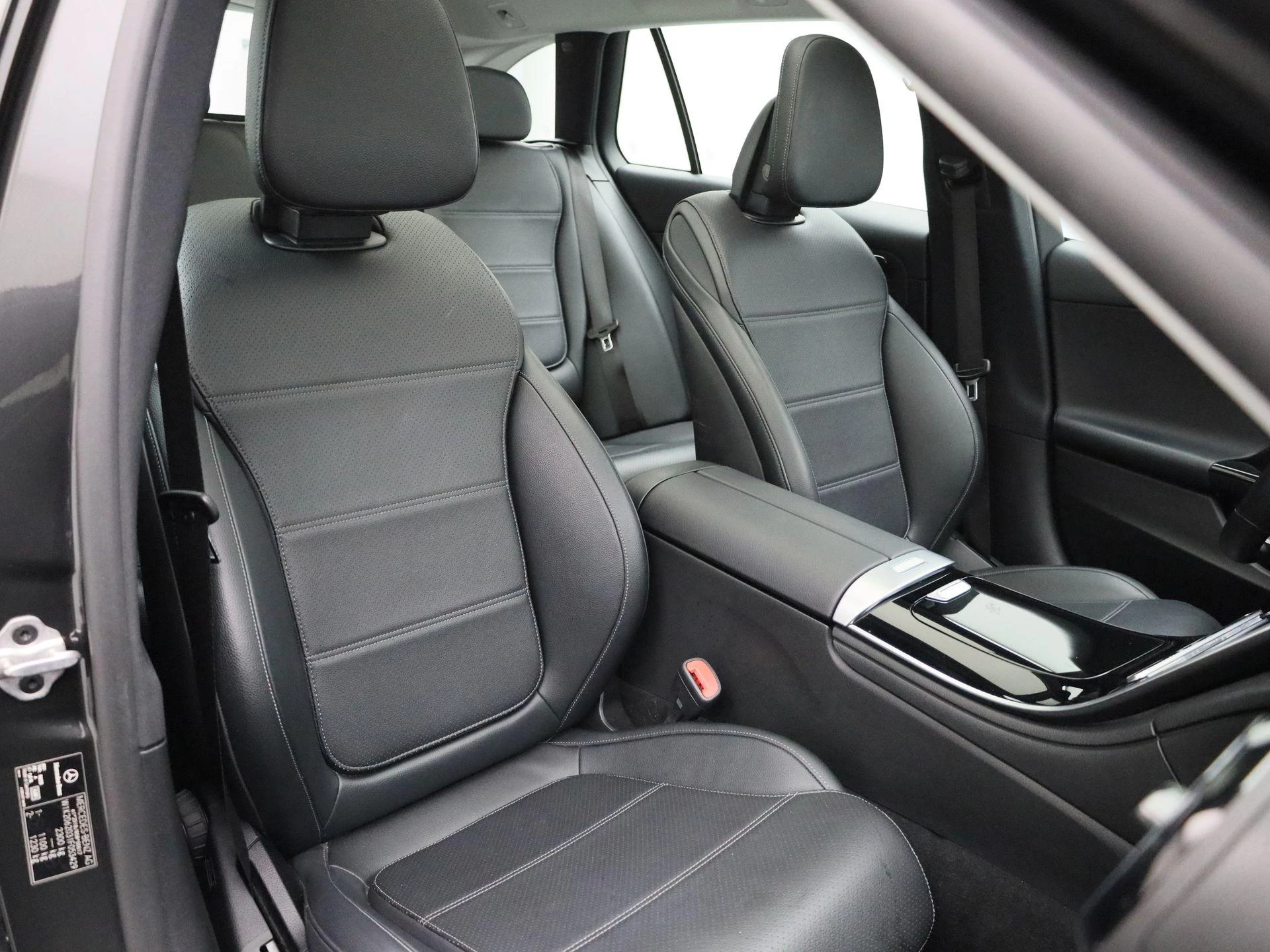 Mercedes-Benz-C-Klasse-image-41