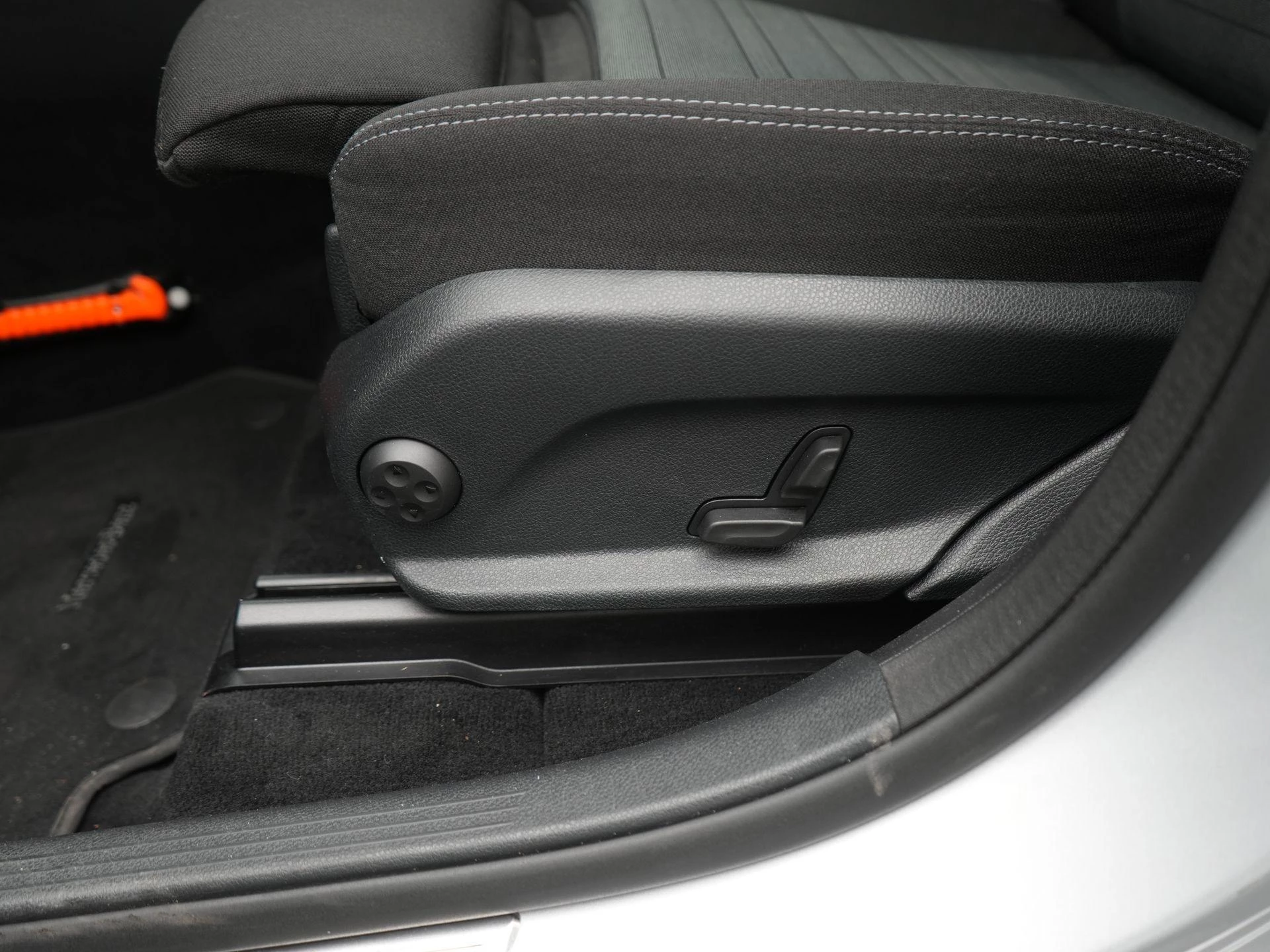 Mercedes-Benz-GLC-image-14