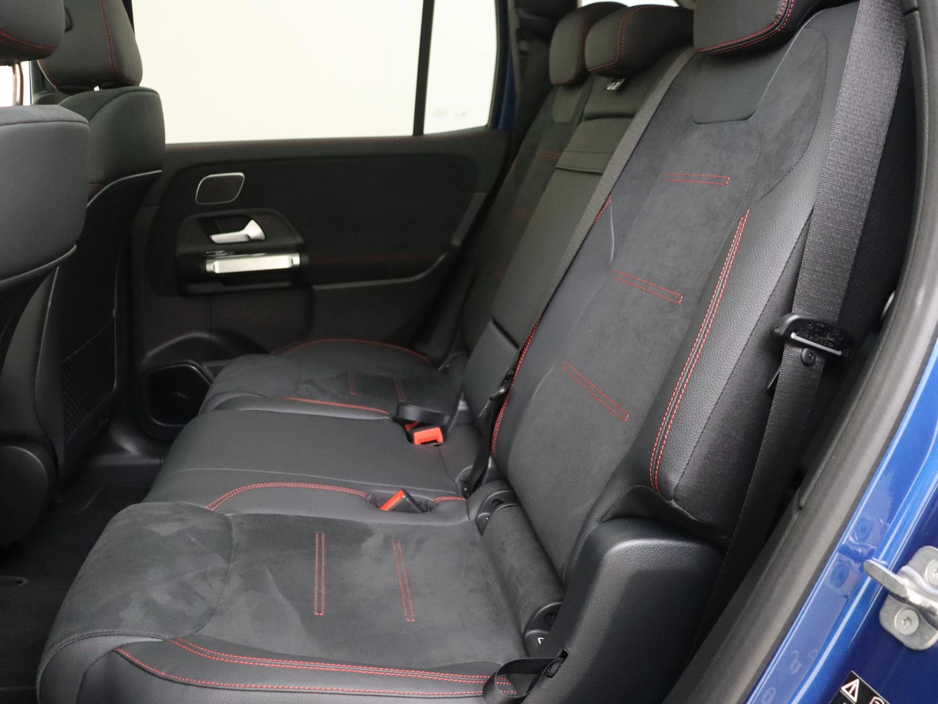 Mercedes-Benz-EQB-image-5