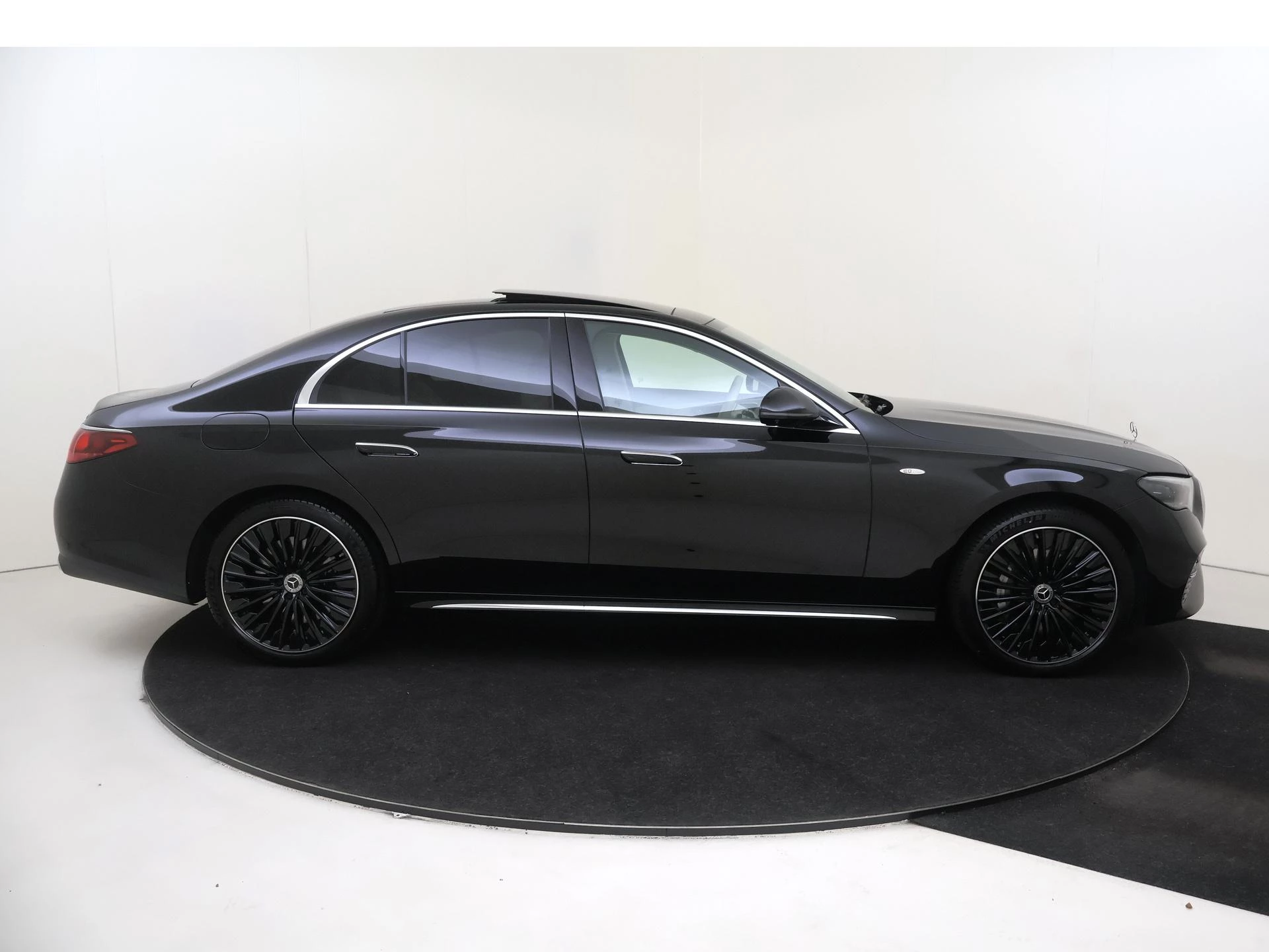 Mercedes-Benz-E-Klasse-image-8