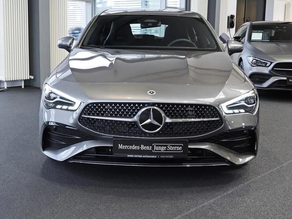Mercedes-Benz-CLA 200-image-3