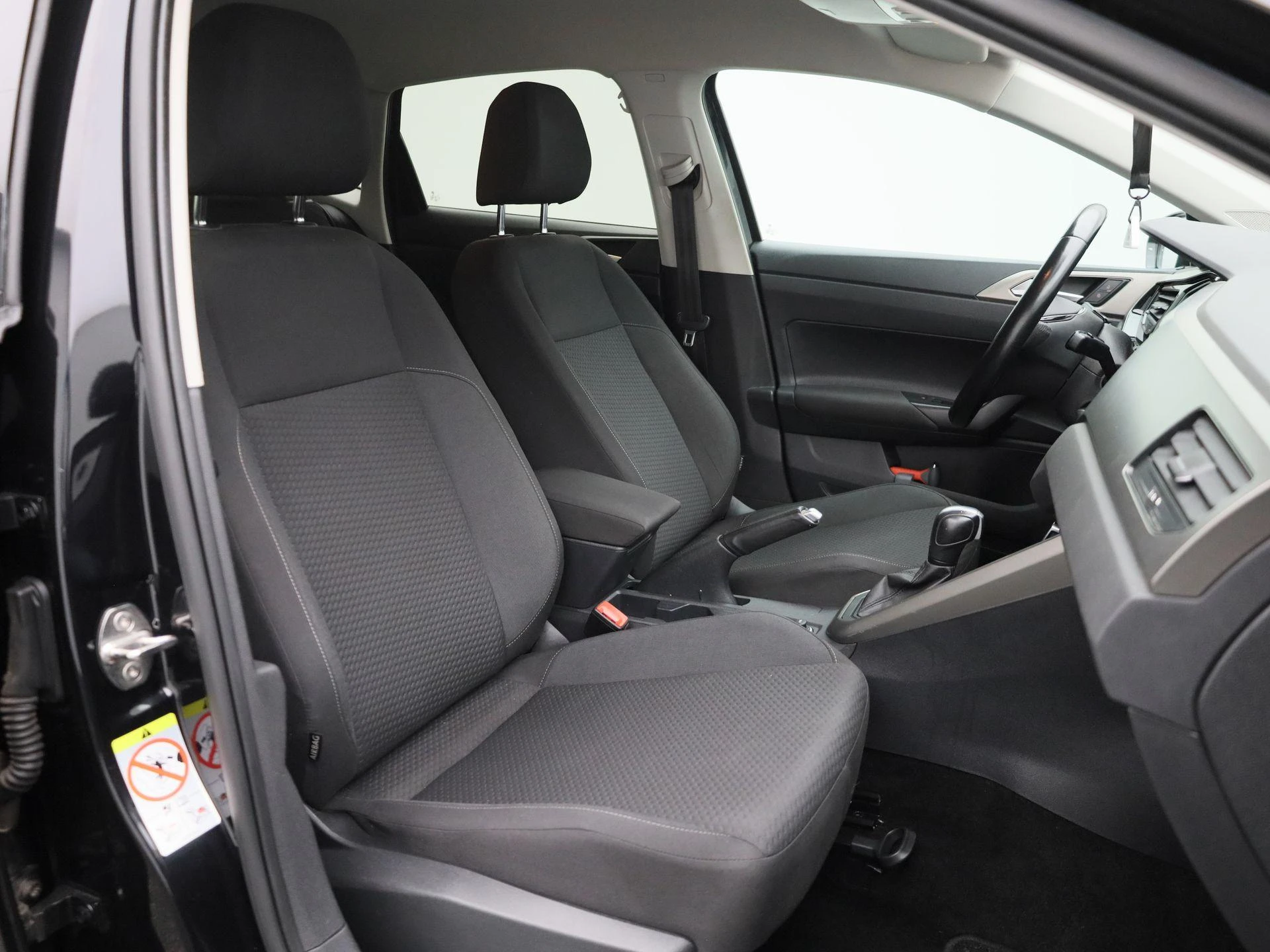 Volkswagen-Polo-image-30
