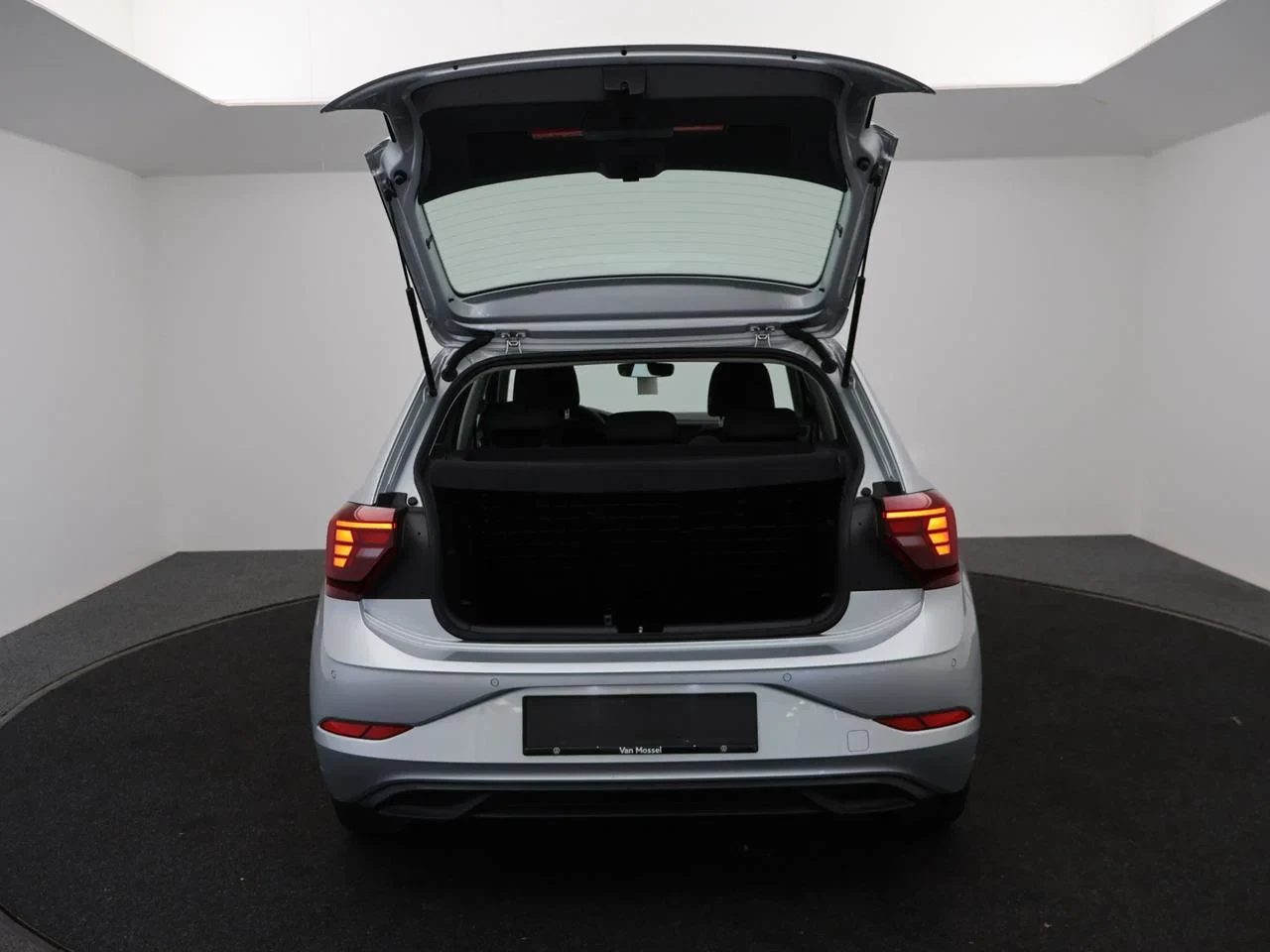 Volkswagen-Polo-image-25