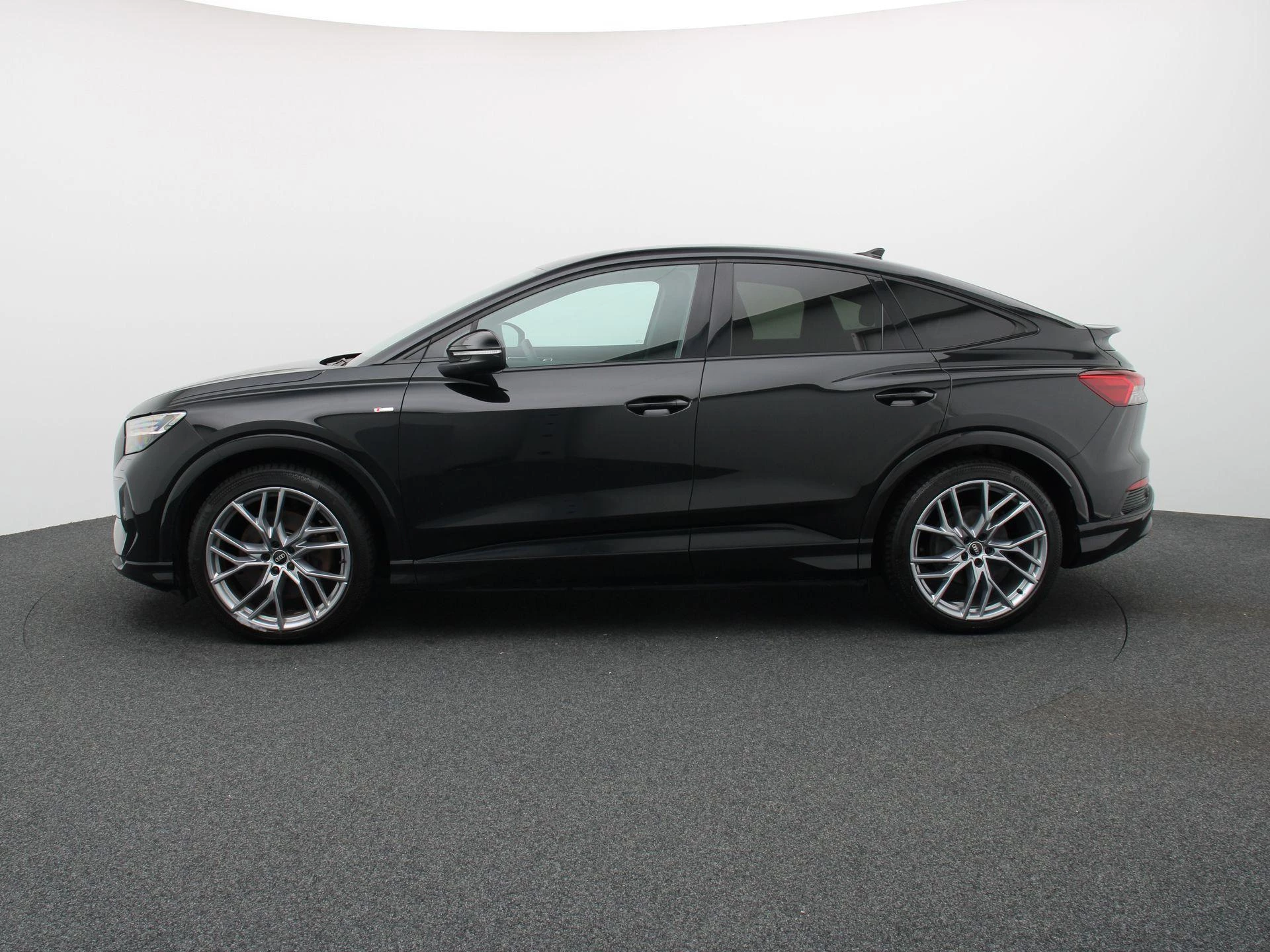 Audi-Q4 Sportback e-tron-image-4