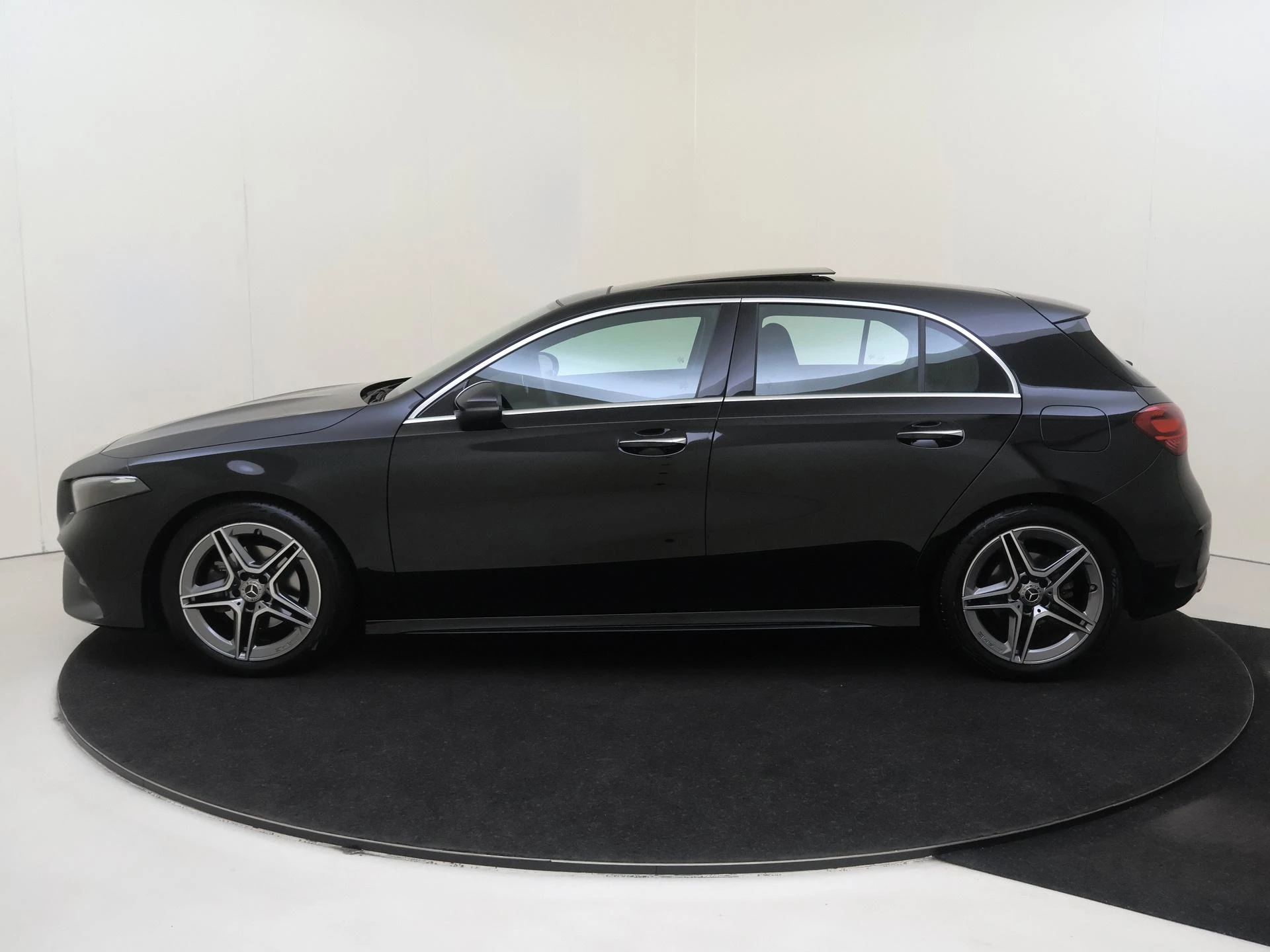 Mercedes-Benz-A-Klasse-image-7