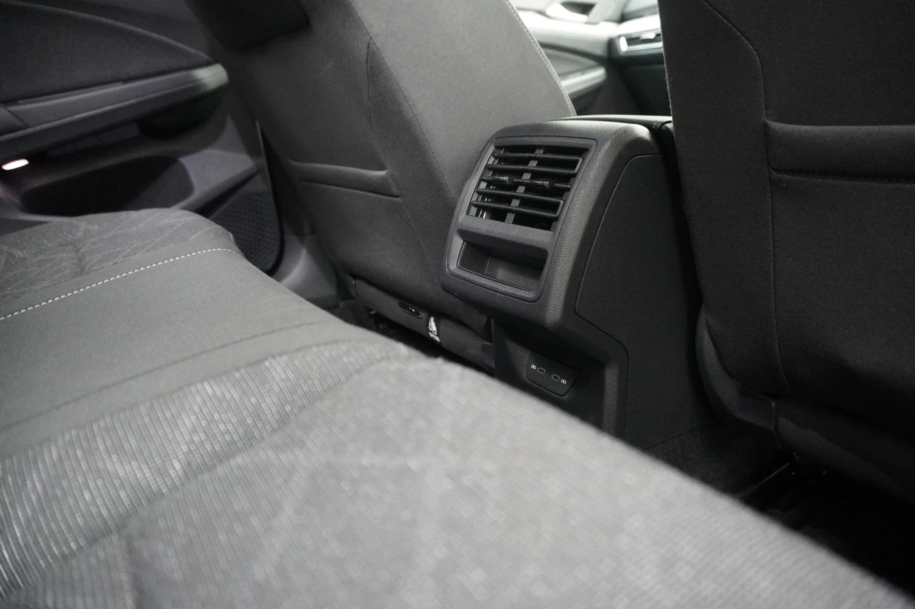 Volkswagen-Golf-image-13