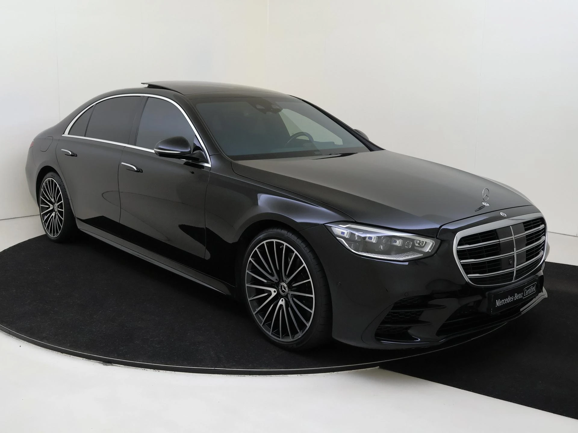 Mercedes-Benz-S-Klasse-image-4
