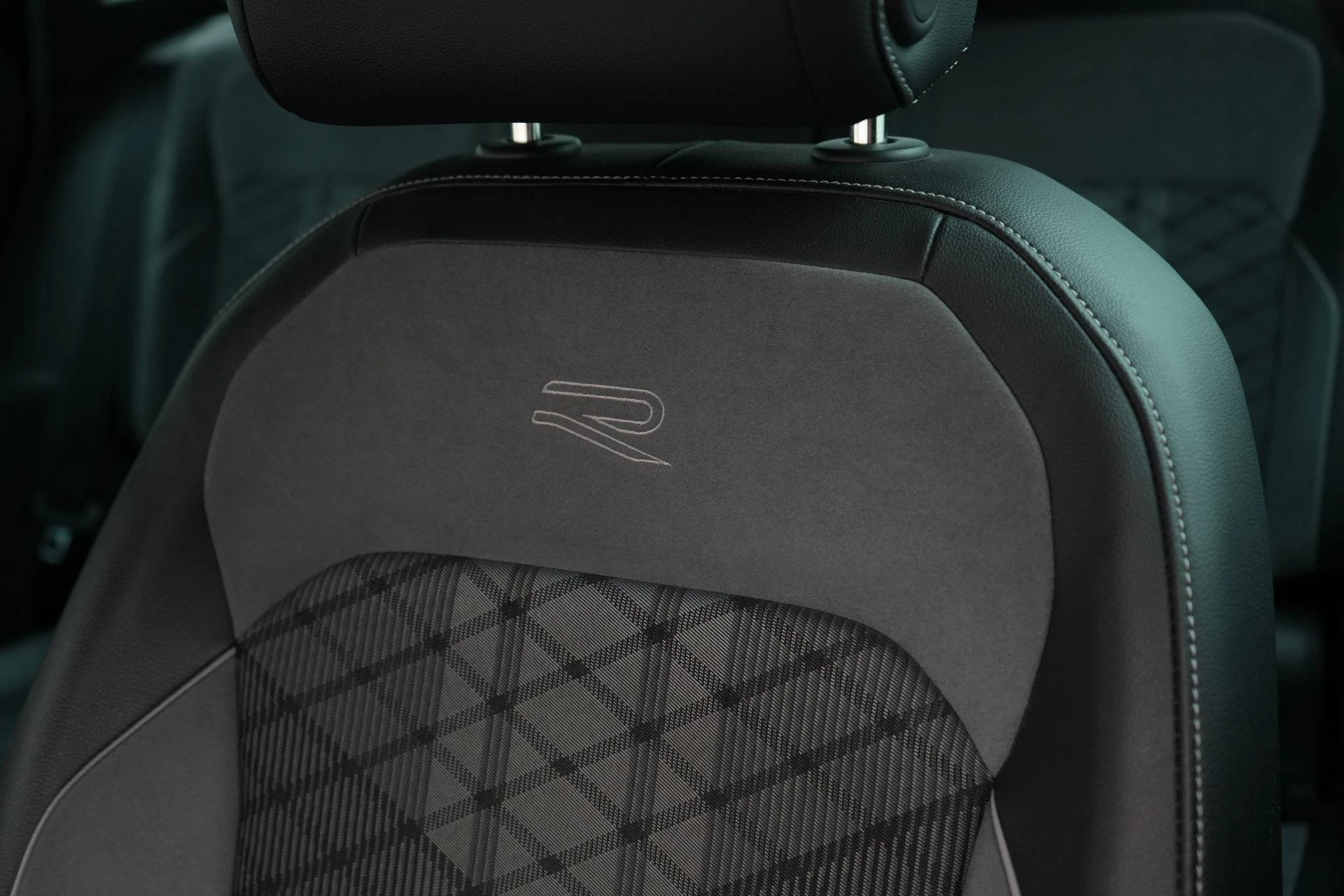 Volkswagen-Tiguan-image-11