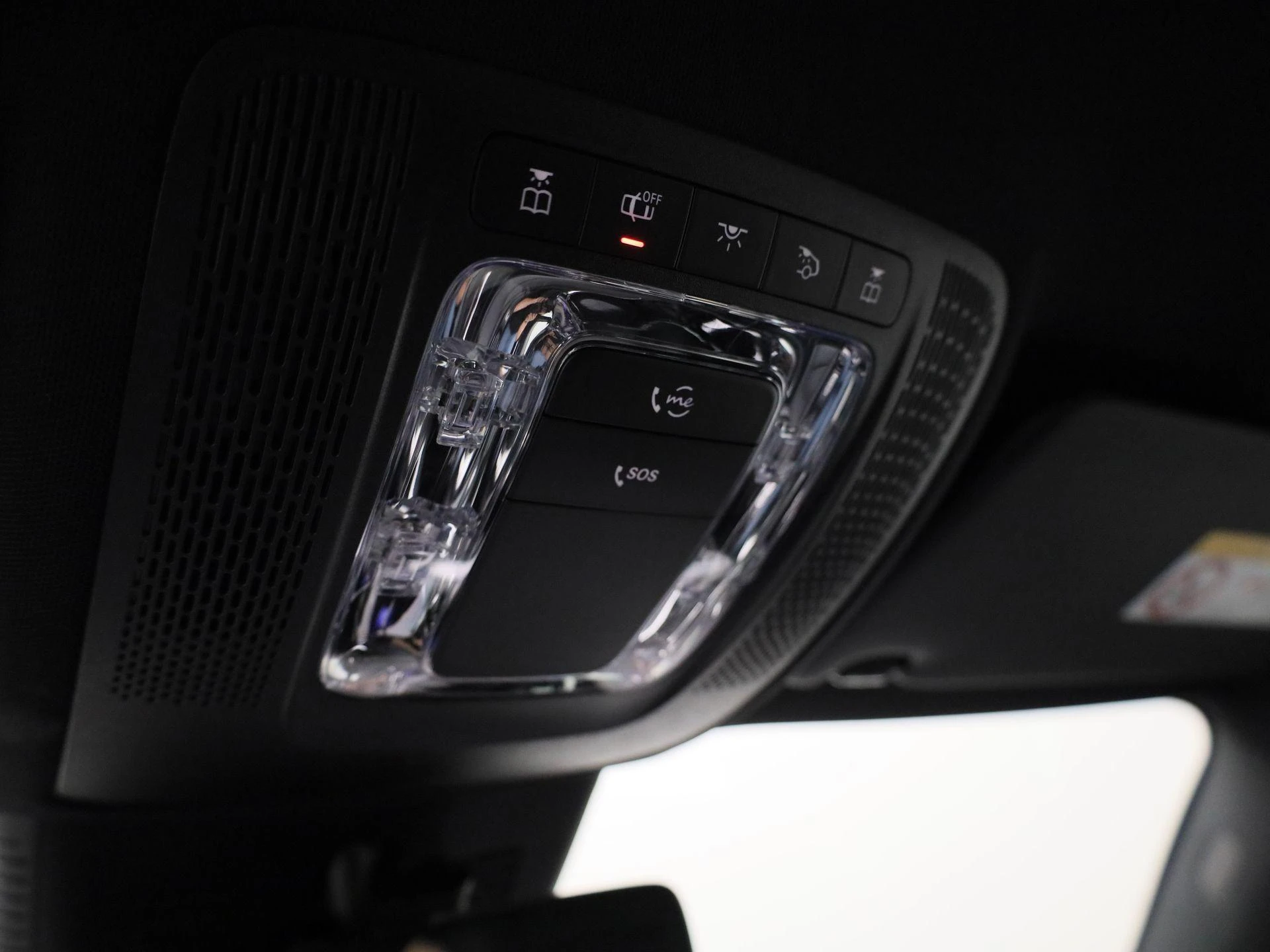 Mercedes-Benz-EQB-image-29
