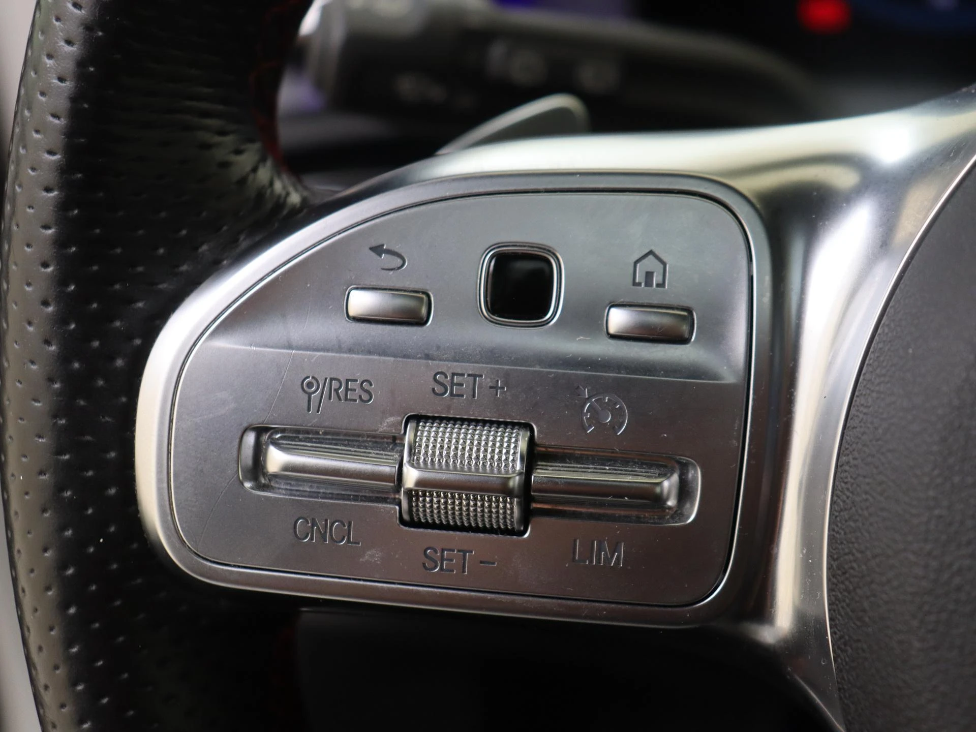 Mercedes-Benz-A-Klasse-image-11
