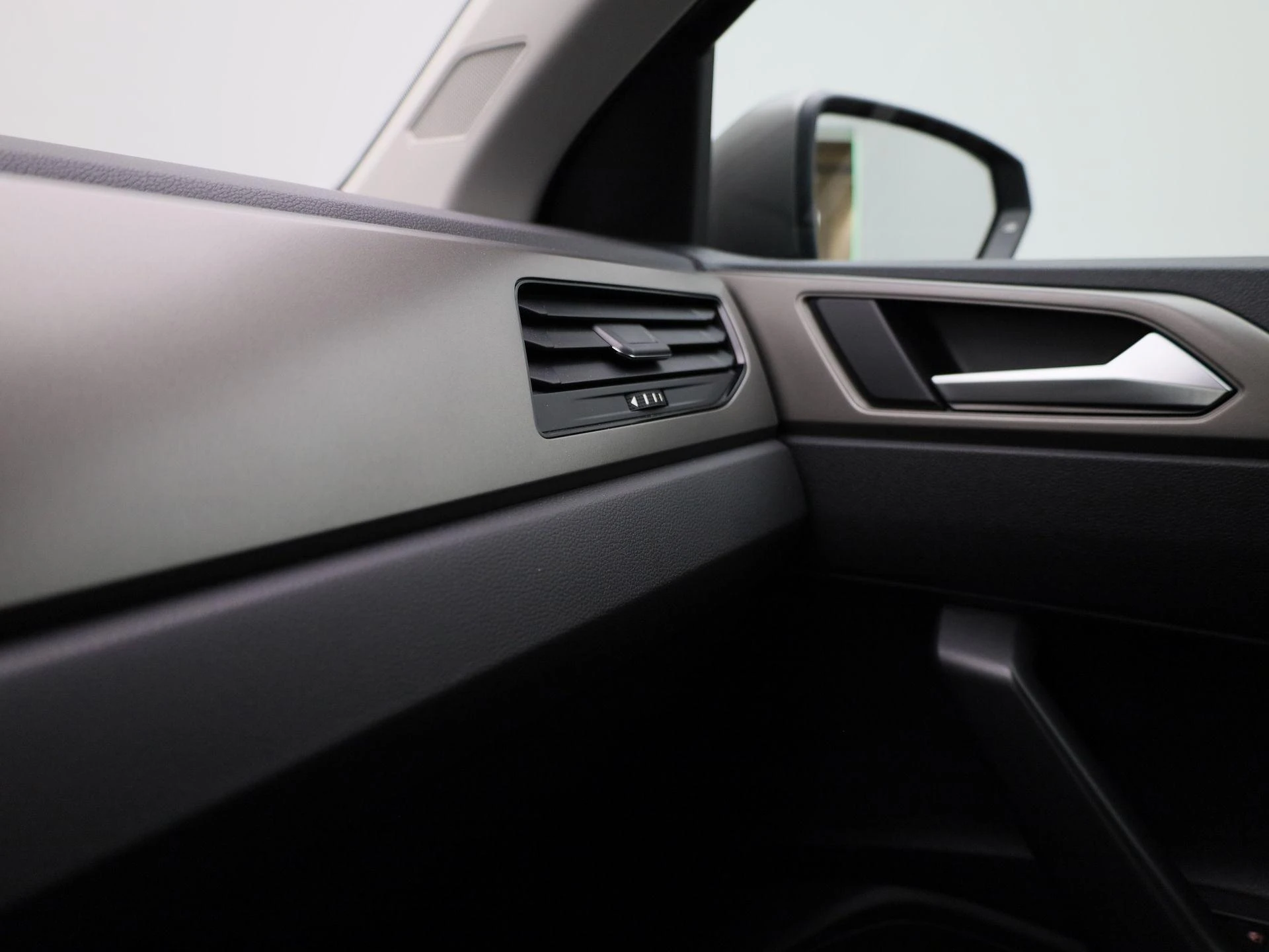 Volkswagen-Polo-image-26