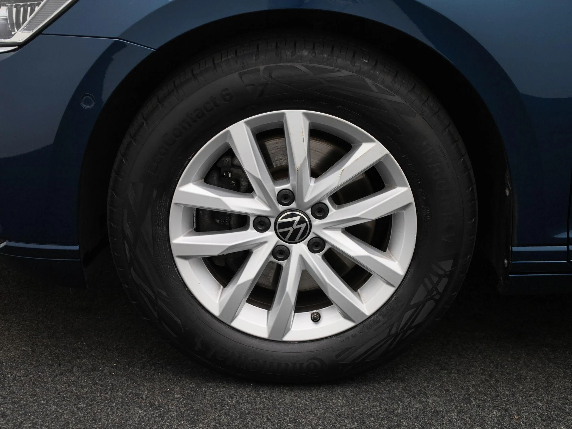 Volkswagen-Passat-image-14