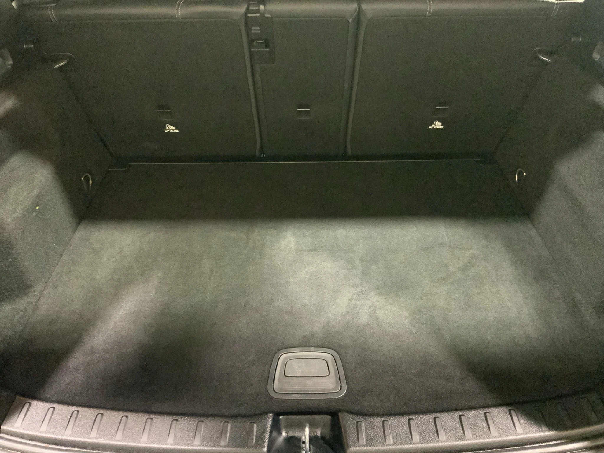 Mercedes-Benz-GLA-image-16