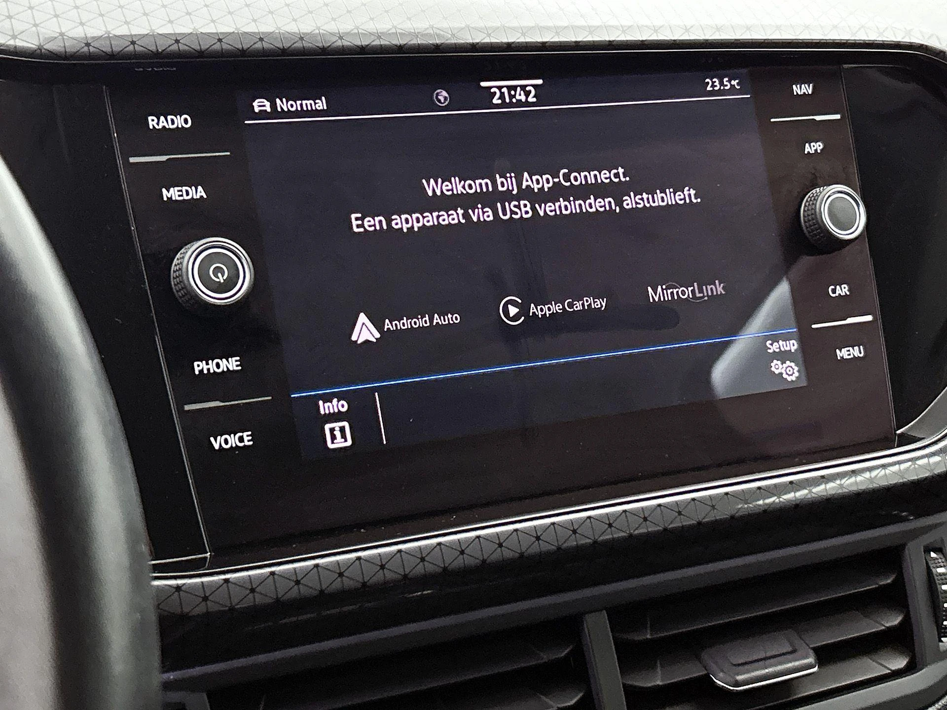 Volkswagen-T-Cross-image-16
