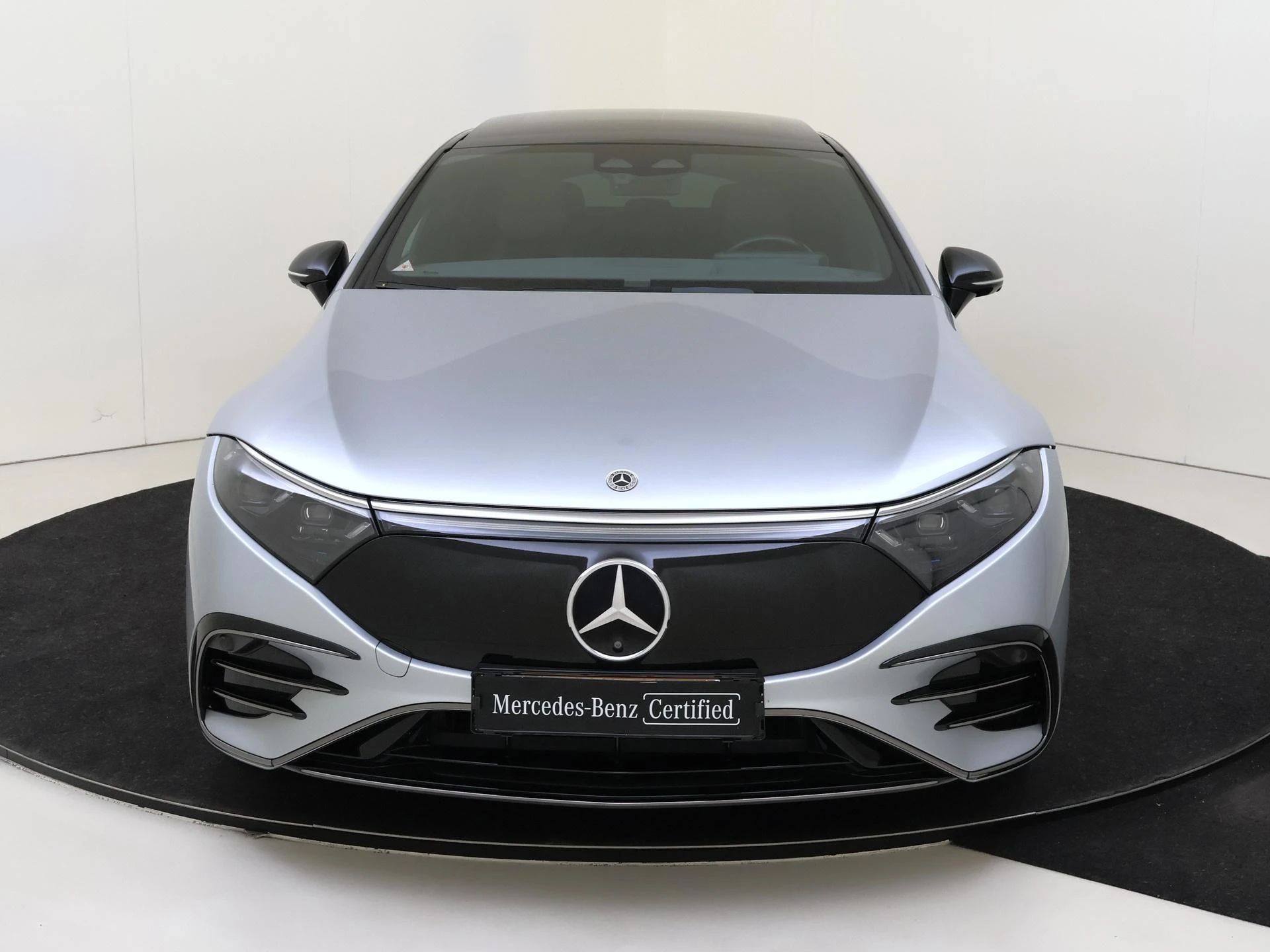 Mercedes-Benz-EQS-image-5