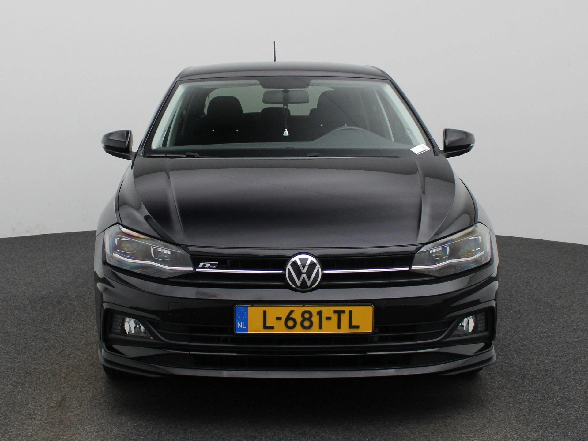 Volkswagen-Polo-image-2