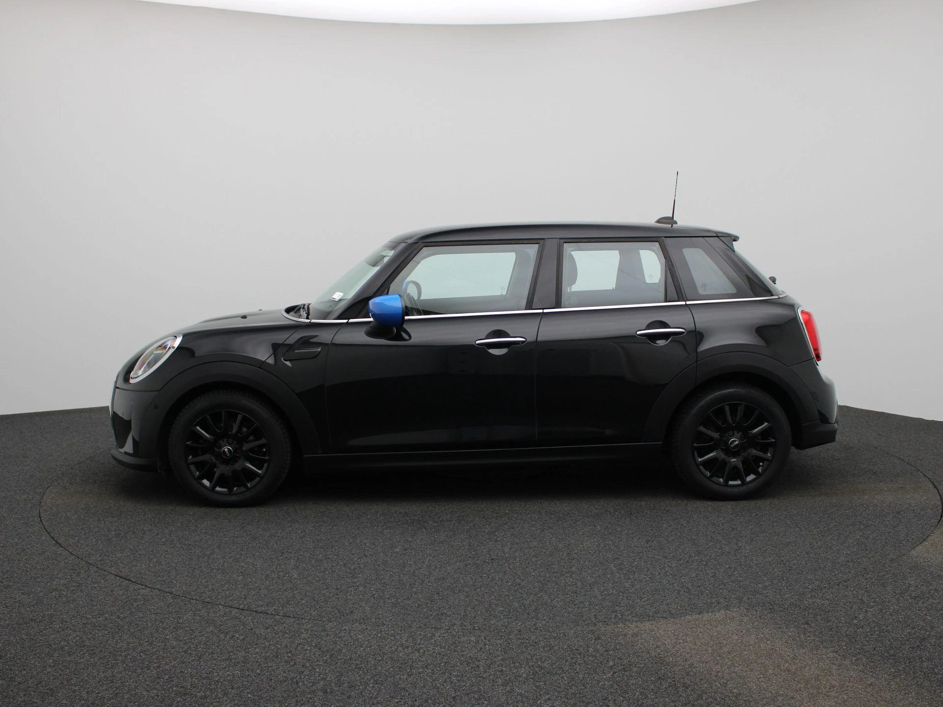 MINI-One-image-3