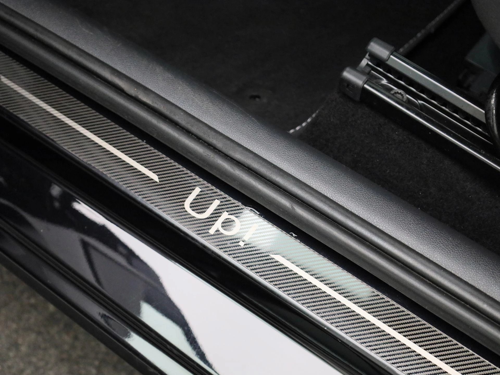 Volkswagen-up!-image-22