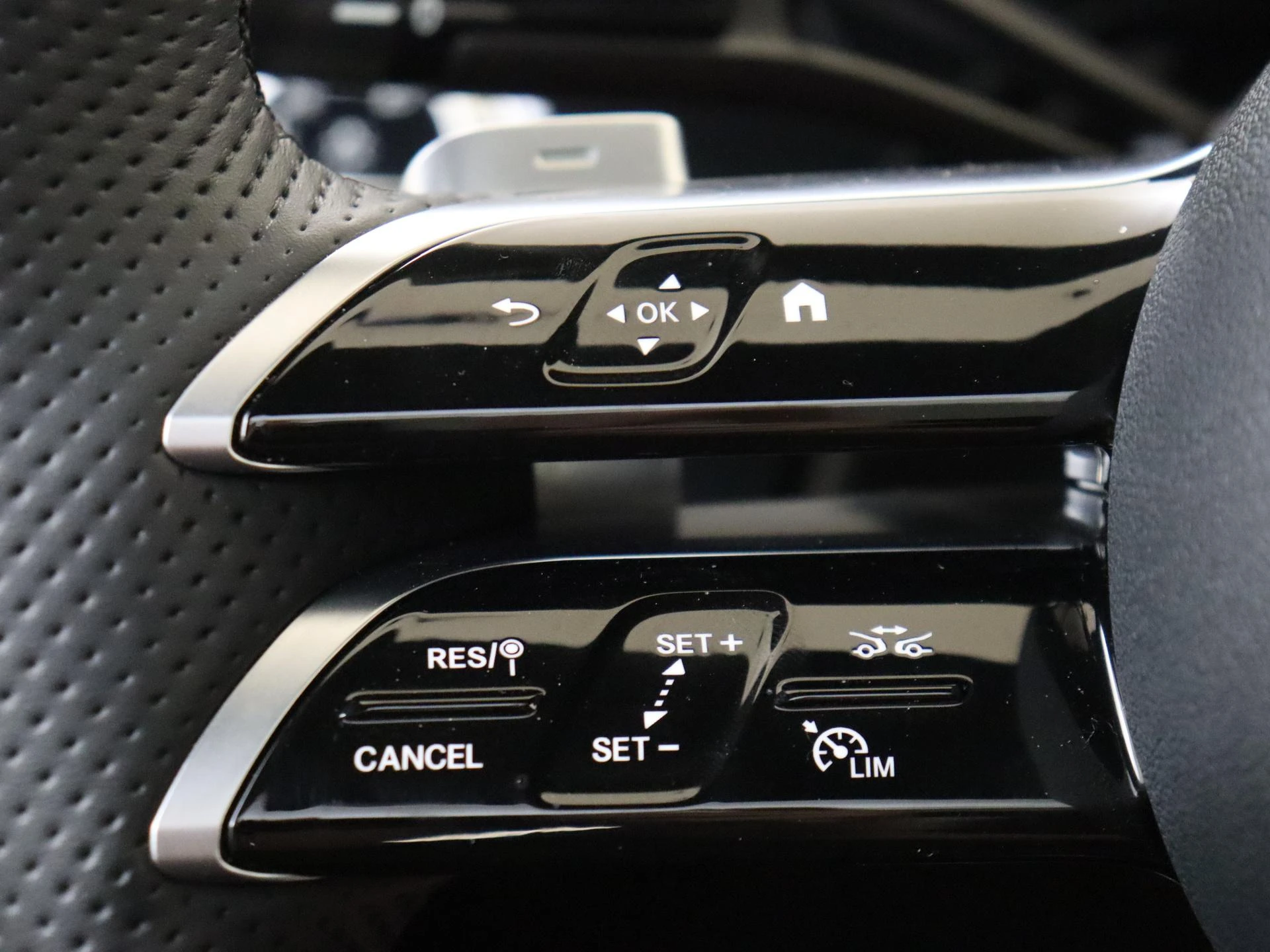 Mercedes-Benz-E-Klasse-image-12
