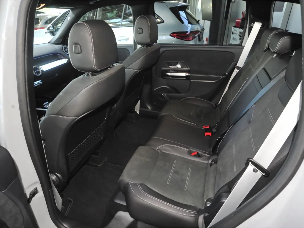Mercedes-Benz-GLB 200-image-12