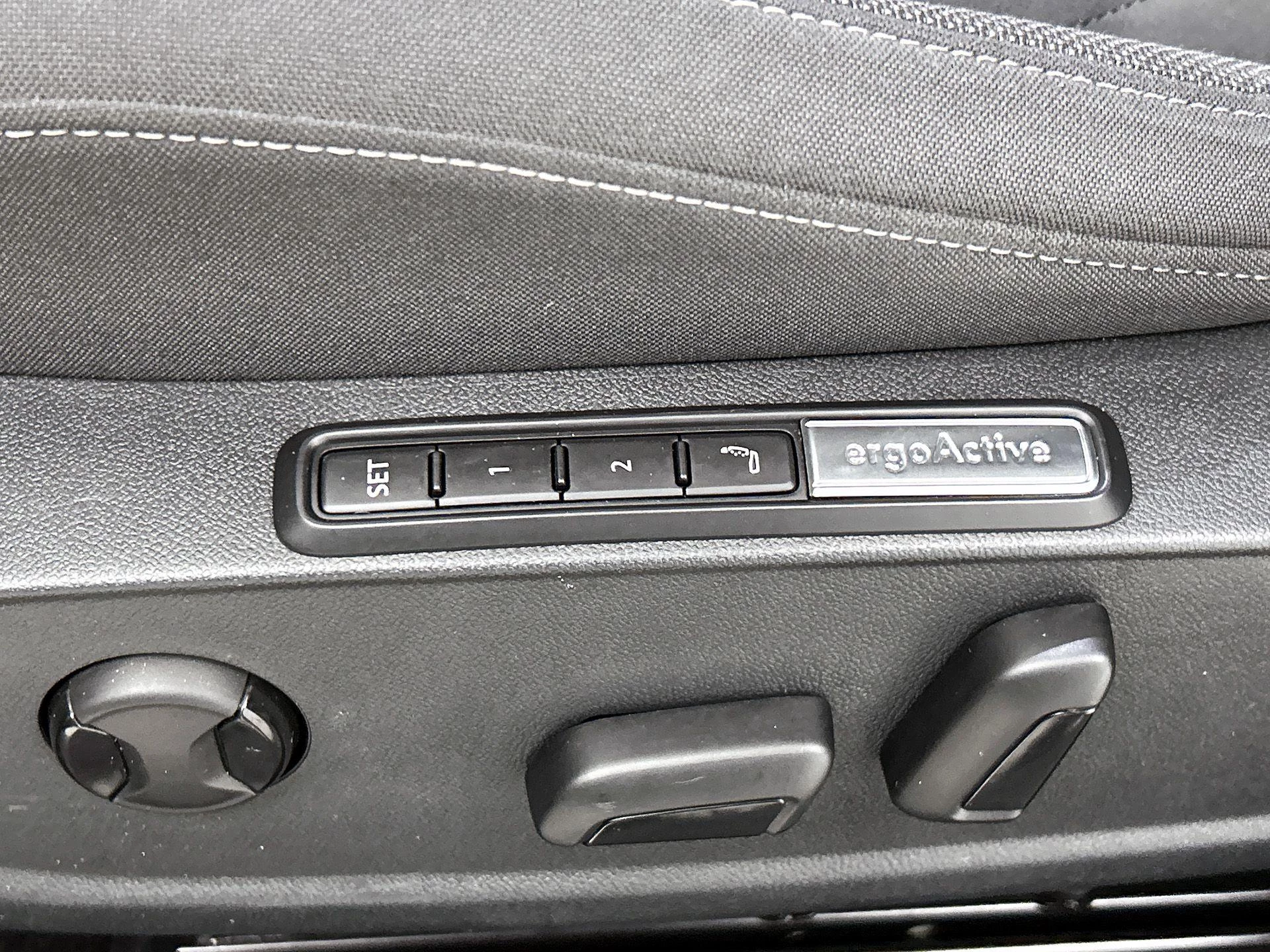 Volkswagen-Golf-image-26