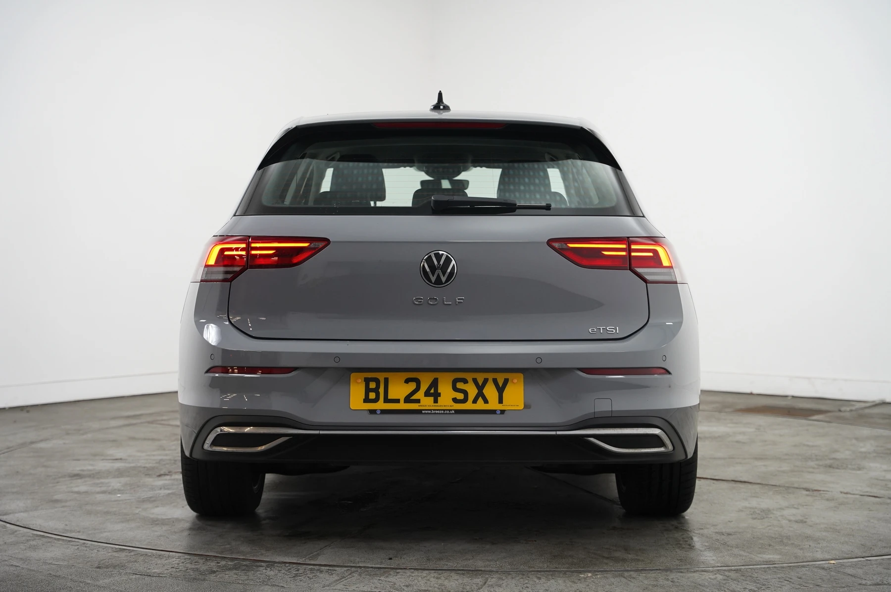 Volkswagen-Golf-image-14